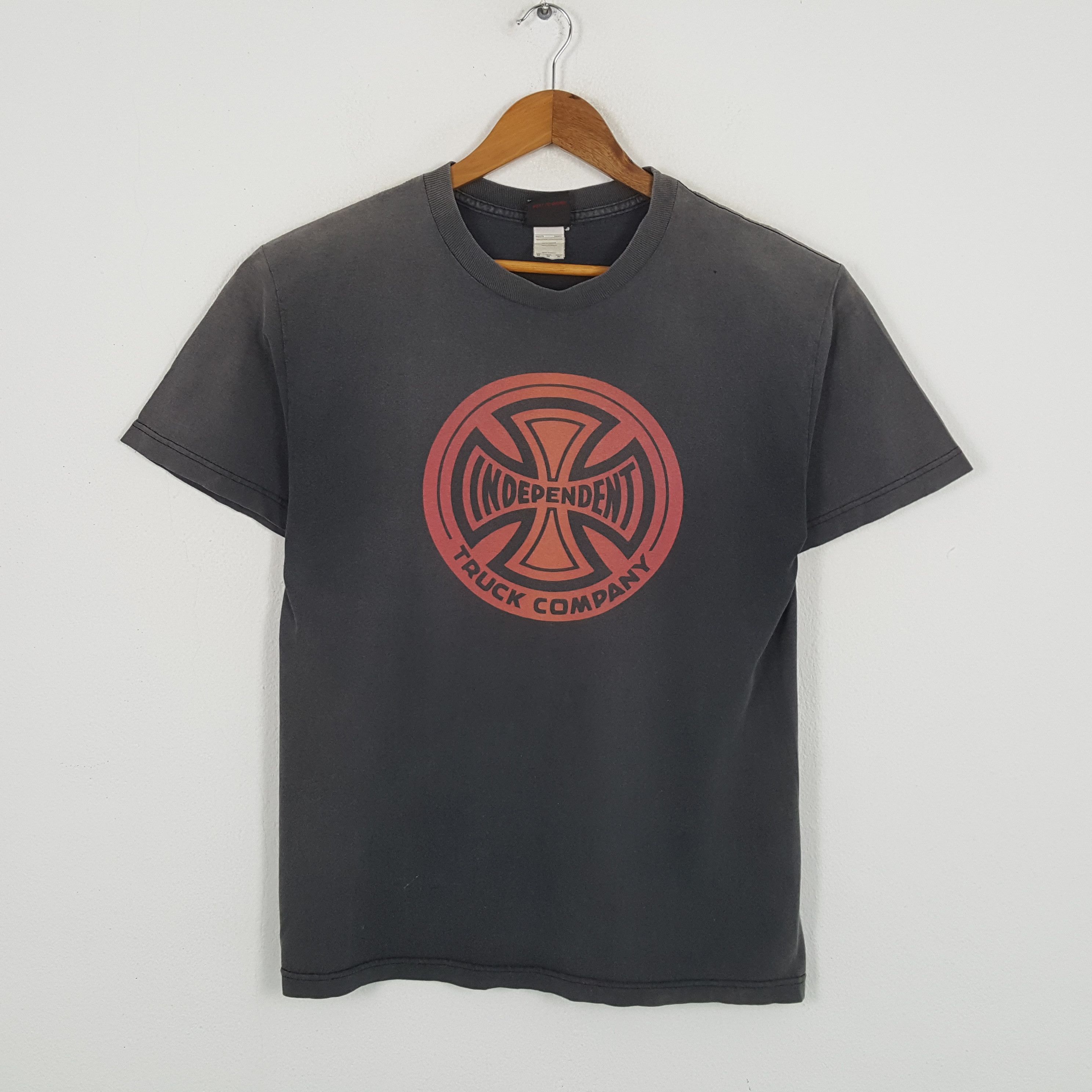 Independent Truck Co. × Vintage Vintage INDEPEDENT TRUCK COMPANY Skateboard Style T-Shirts Size US M / EU 48-50 / 2 - 1 Thumbnail