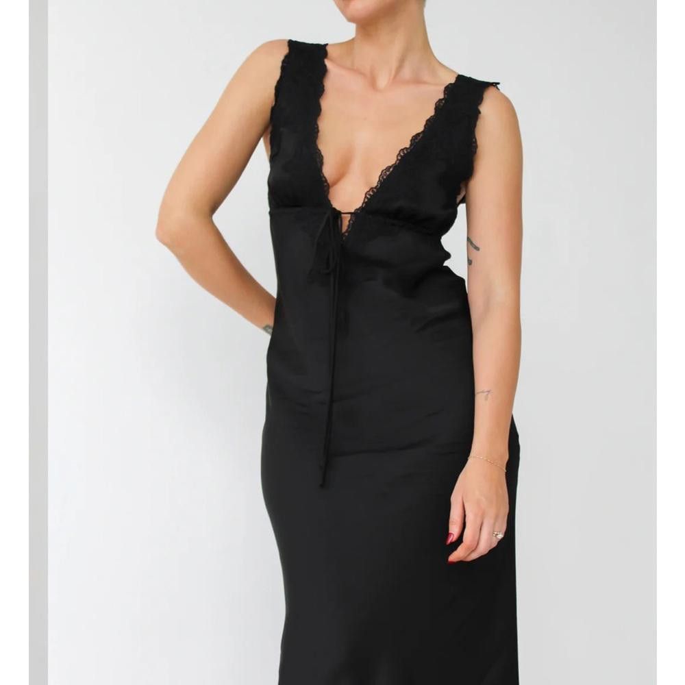 REVOLVE Rumored l NWT Venice Maxi Satin Lace Dress Small Size S / US 4 / IT 40 - 3 Thumbnail