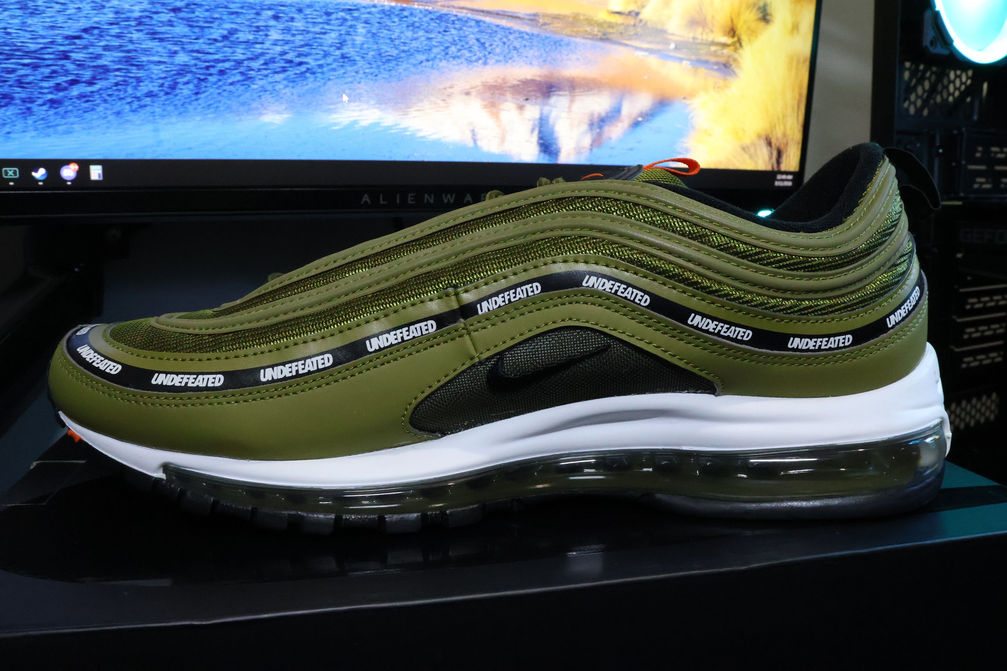 Nike × Undefeated Size 12.5 - Undefeated x Nike Air Max 97 Militia Green Size US 12.5 / EU 45-46 - 4 Thumbnail