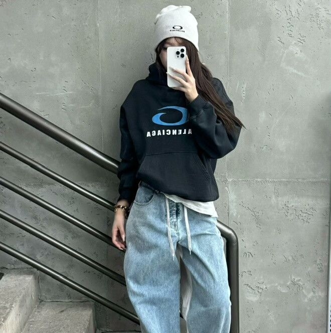 Balenciaga balenciaga black hoodie with logo Size US L / EU 52-54 / 3 - 6 Thumbnail