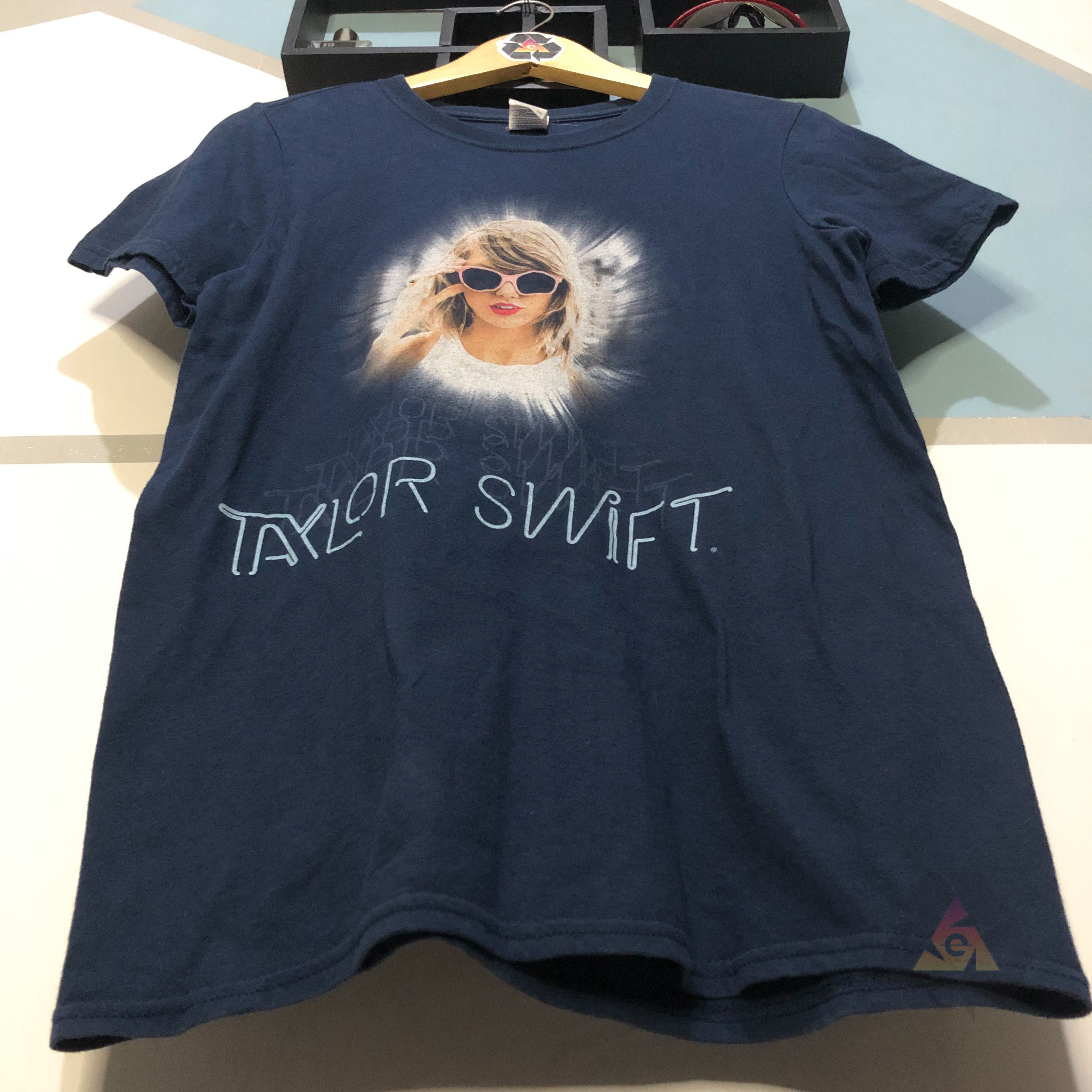 Band Tees Taylor Swift The 1989 World Tour T-Shirt Size S / US 4 / IT 40 - 4 Thumbnail