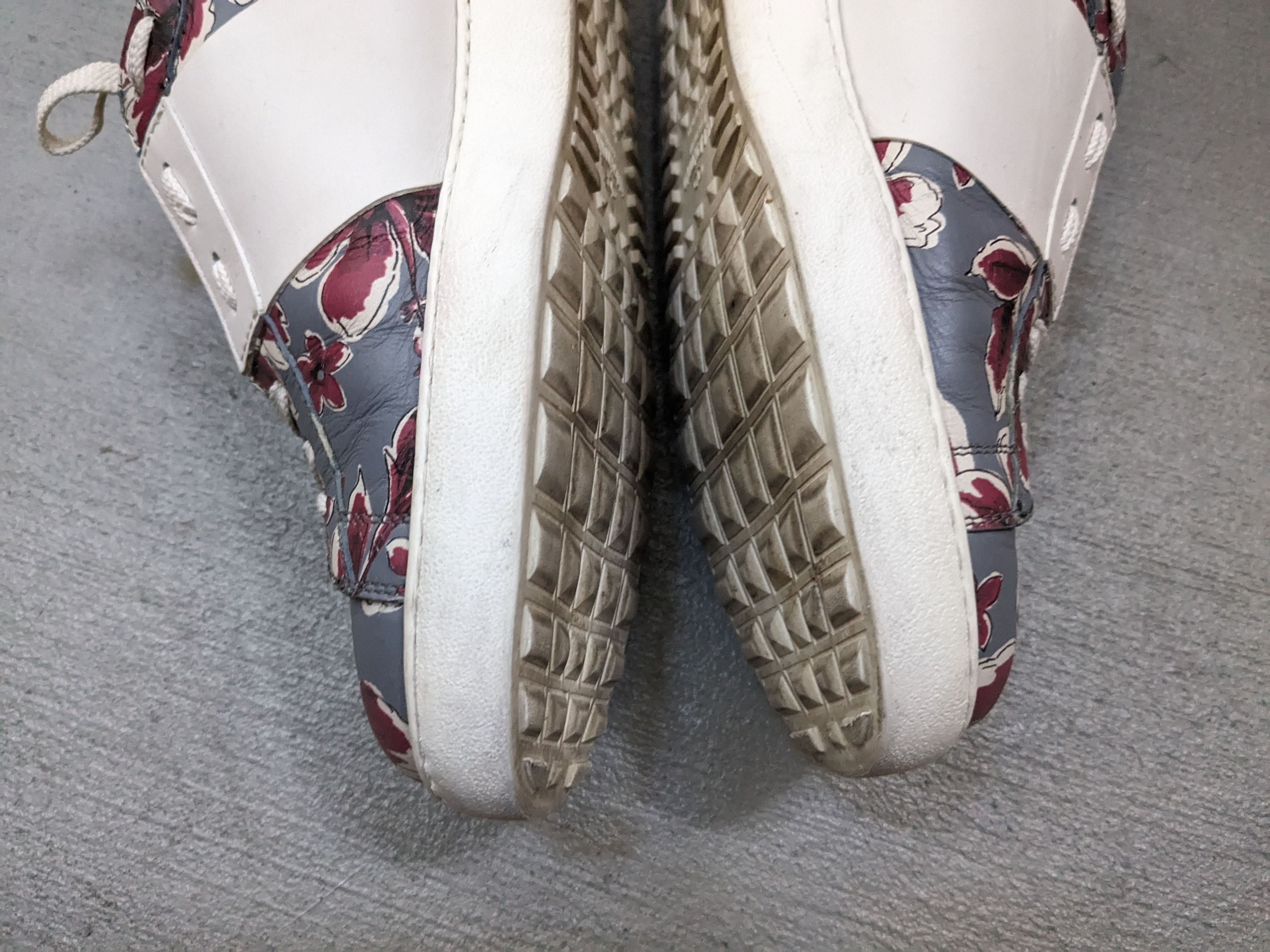 Valentino Valentino Rockstud Sneakers 9.5 42.5 Floral Gray Leather Size US 9.5 / EU 42-43 - 12 Thumbnail
