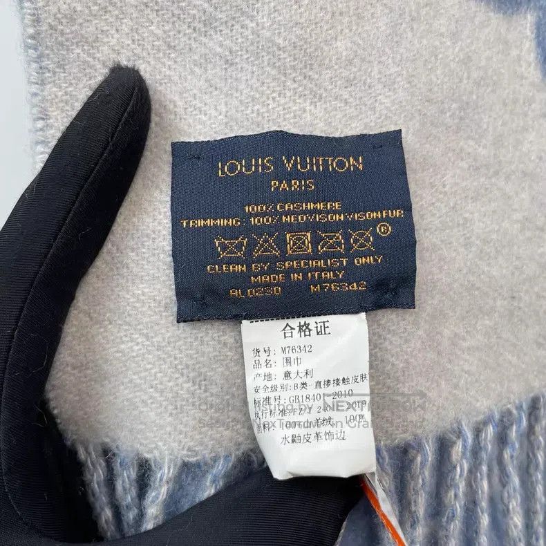 Louis Vuitton Louis Vuitton Ice blue cashmere mink pocket scarf Size ONE SIZE - 8 Thumbnail