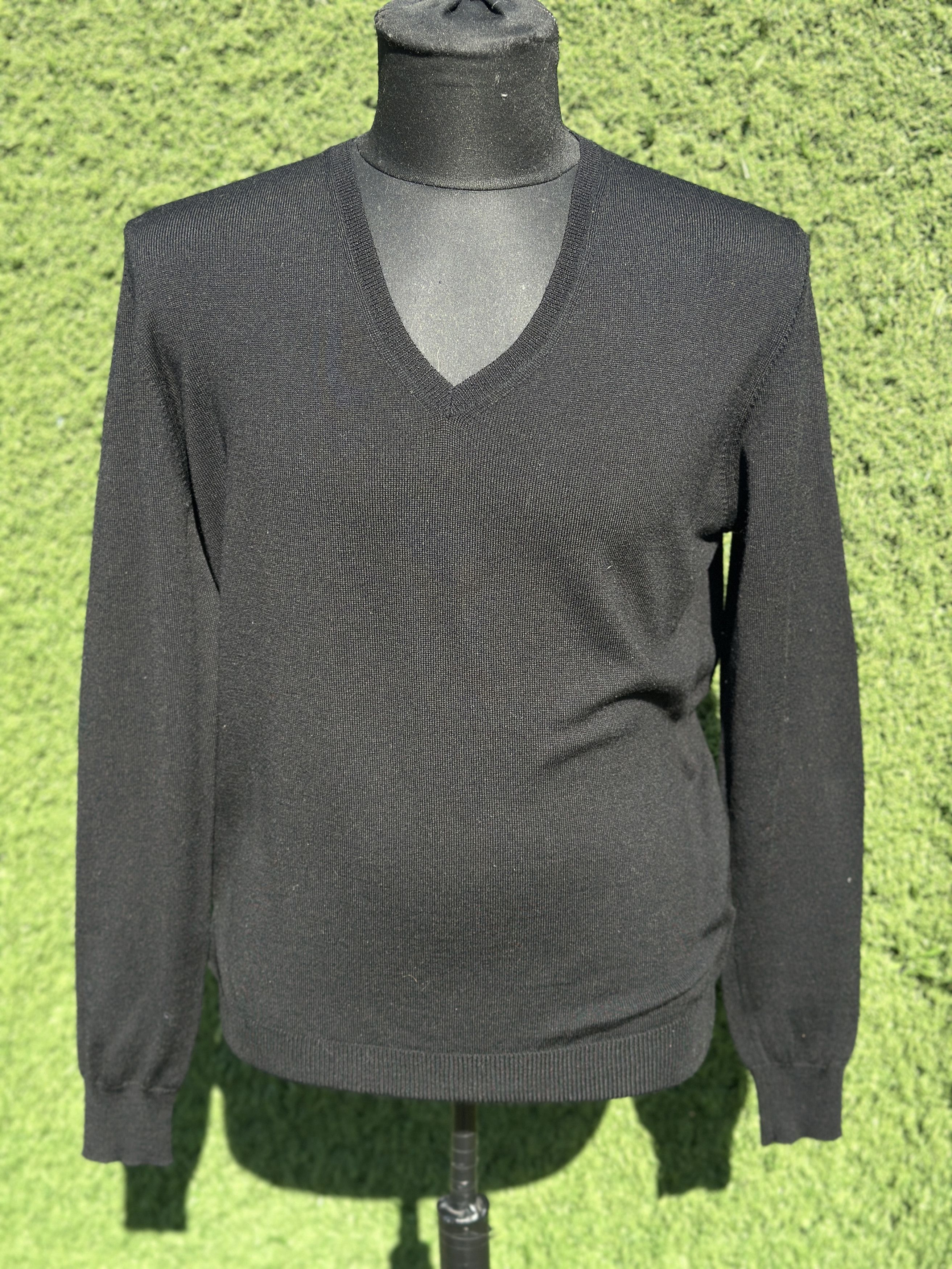 Loro Piana Loro Piana 100% Cashmere V Neck Sweater Size 52 Black Knit Size US L / EU 52-54 / 3 - 1 Preview