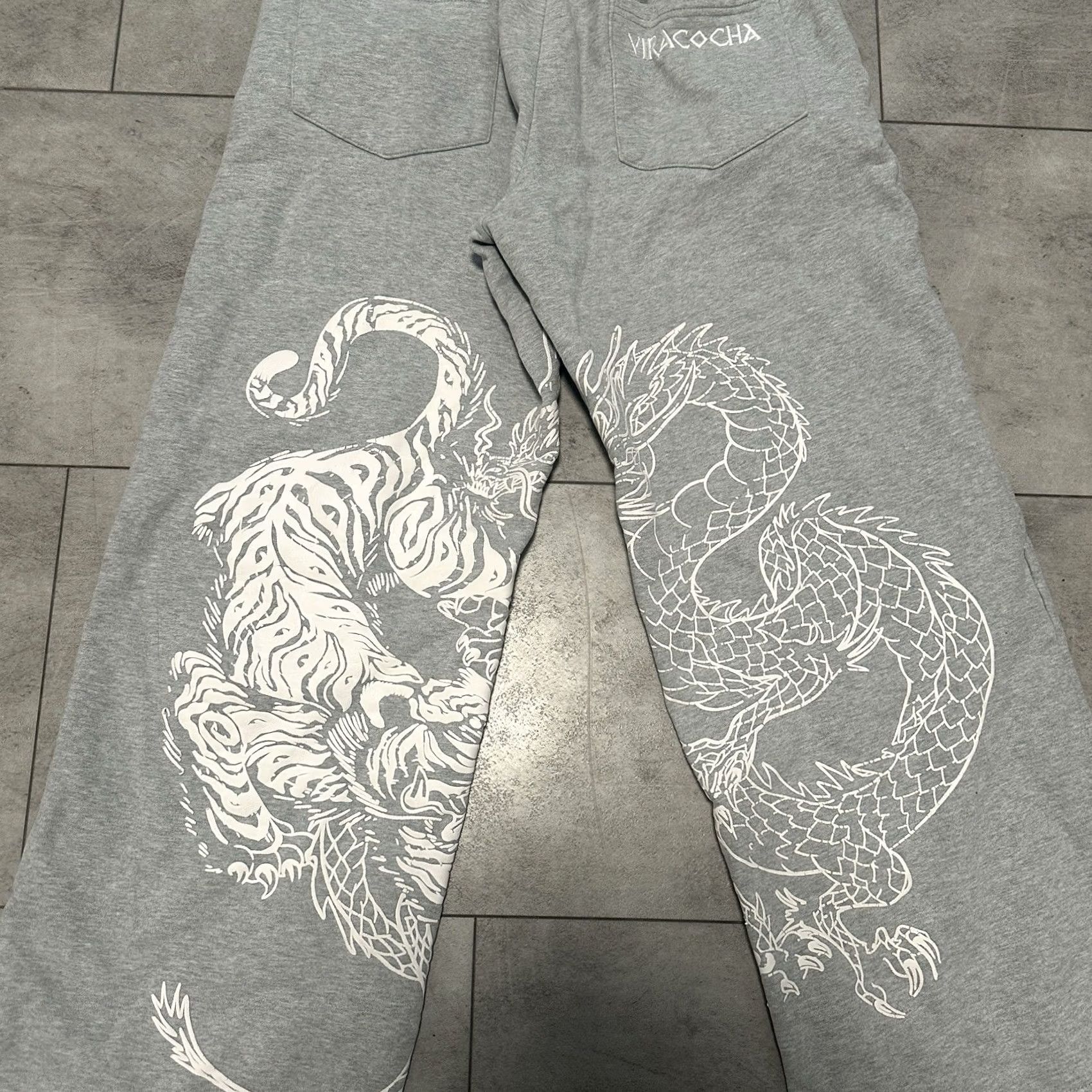 Vintage VIRACOCHA Sweatpants Textured Dragon Design Y2K Grunge Baggy Small Gray Men Regular S Size US 29 - 2 Thumbnail