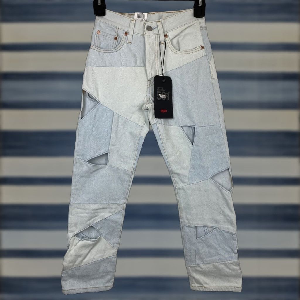 VINTAGE Levi's 501 Cropped Jeans Women’s Size 24 Light Wash Blue Denim Straight Leg NWT