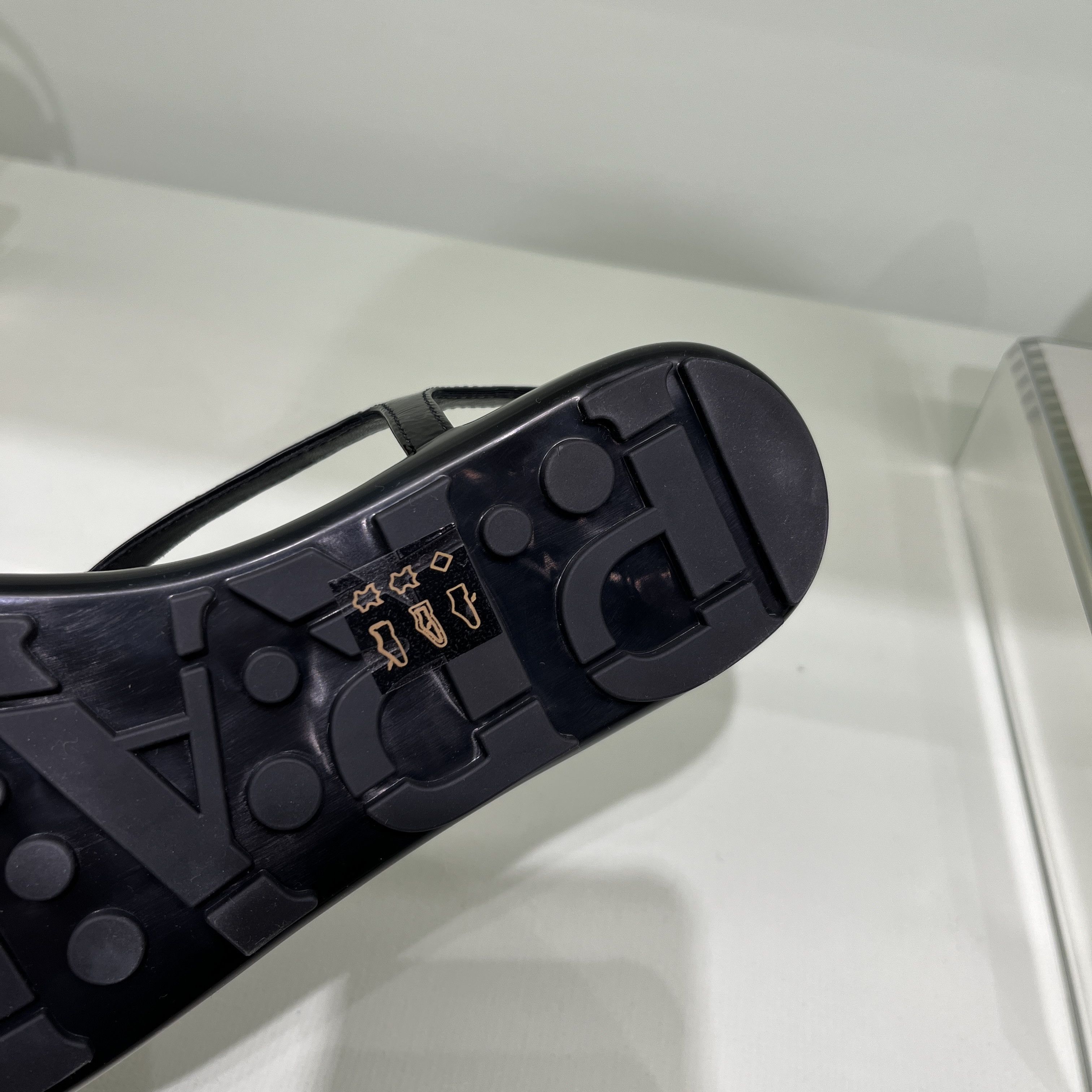 Prada o1la1rc1a0724 Sandals in Black Size US 7 / IT 37 - 3 Thumbnail