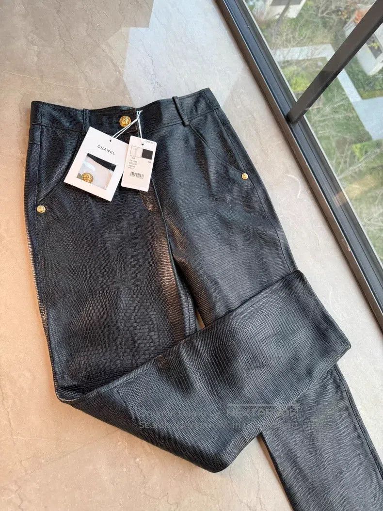 Chanel Chanel Egyptian series beetle deer leather pants Size 24" / US 00 / IT 34 - 1 Thumbnail