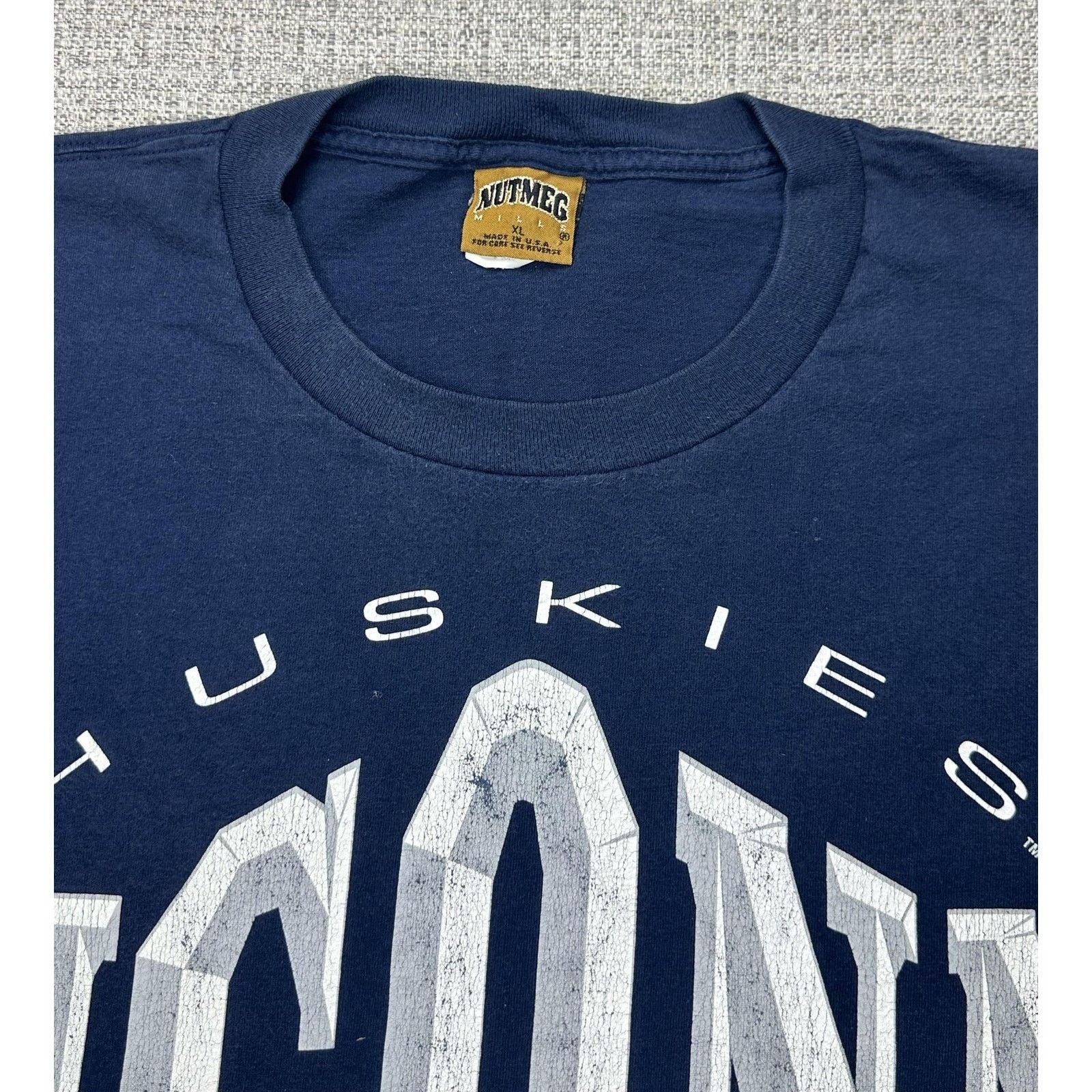Nutmeg UConn Huskies Shirt XL Blue Nutmeg Mills College USA 90s Size US XL / EU 56 / 4 - 9 Thumbnail