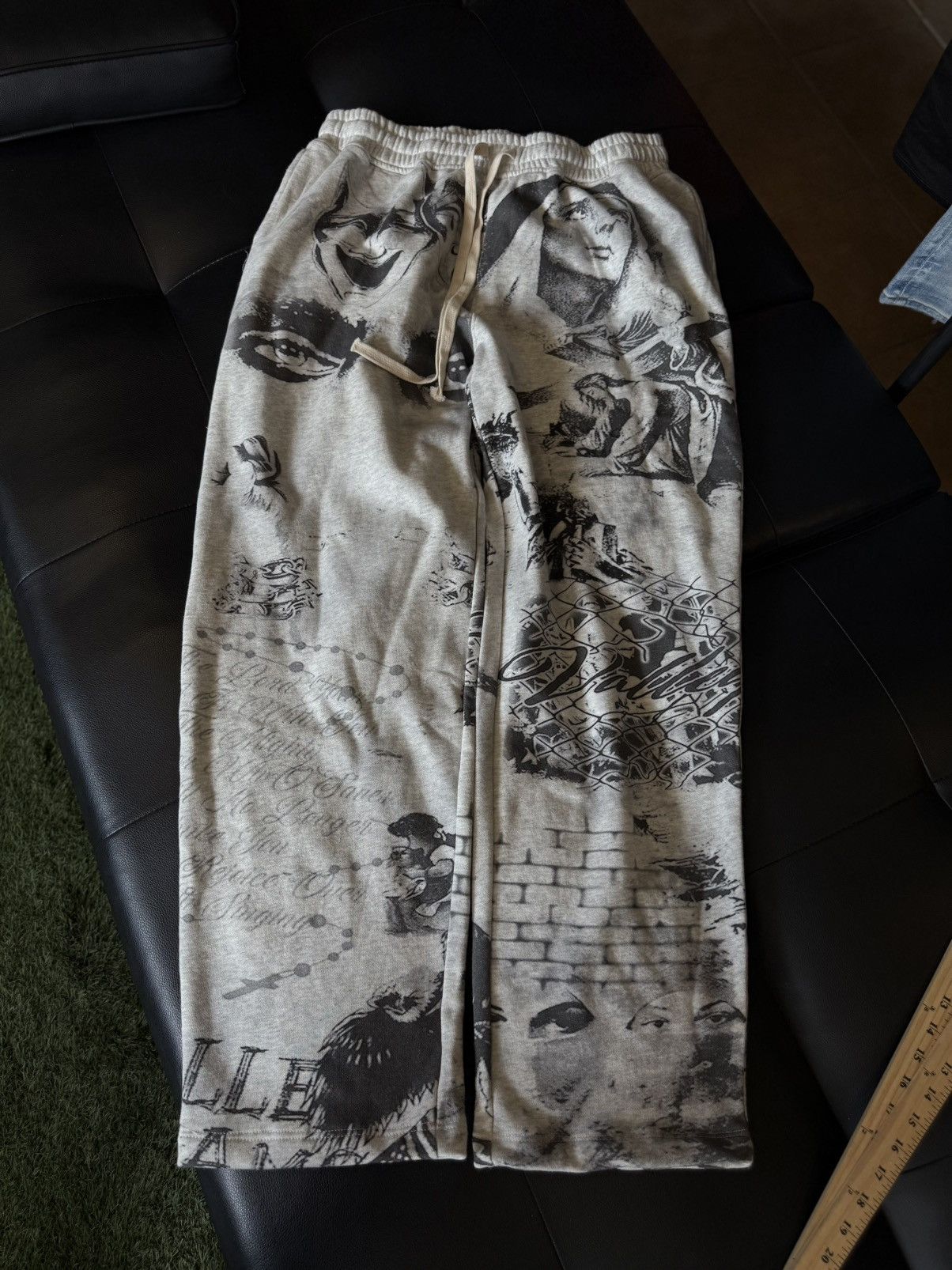 Vale Vale Valley Mural Sweatpants Size Small (NEW) Size US 30 / EU 46 - 1 Thumbnail