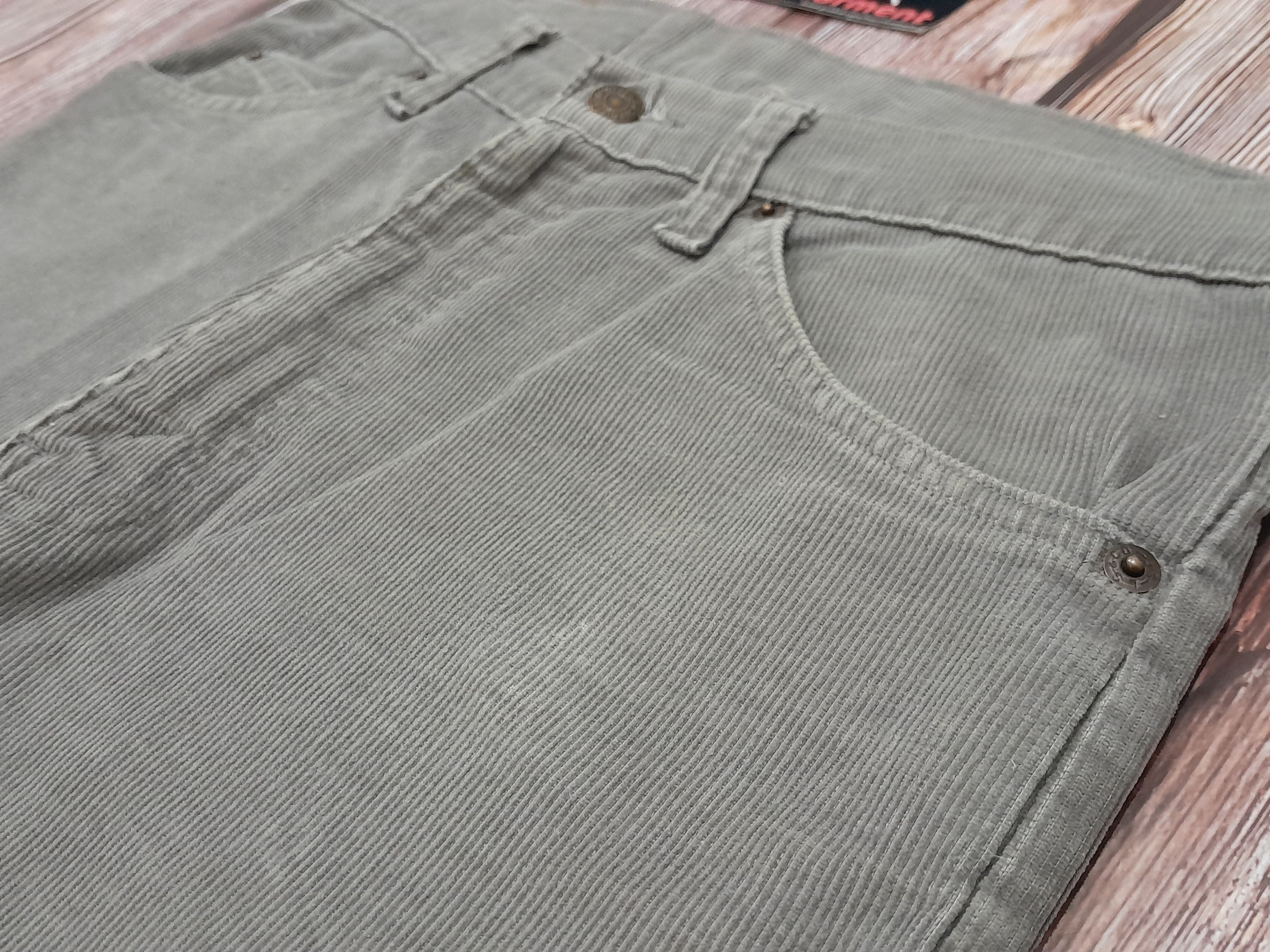 Levi's Levis 517 Jeans Bootcut Flare Bell Bottom Corduroy Vintage Size US 31 - 7 Thumbnail