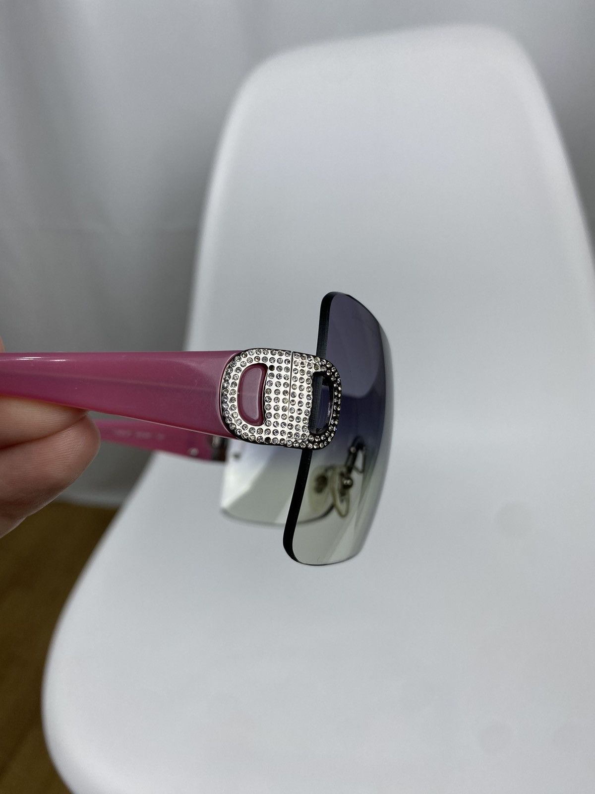Salvatore Ferragamo Salvatore Ferragamo Gradient Sunglasses Mask Sequin Size ONE SIZE - 14 Thumbnail