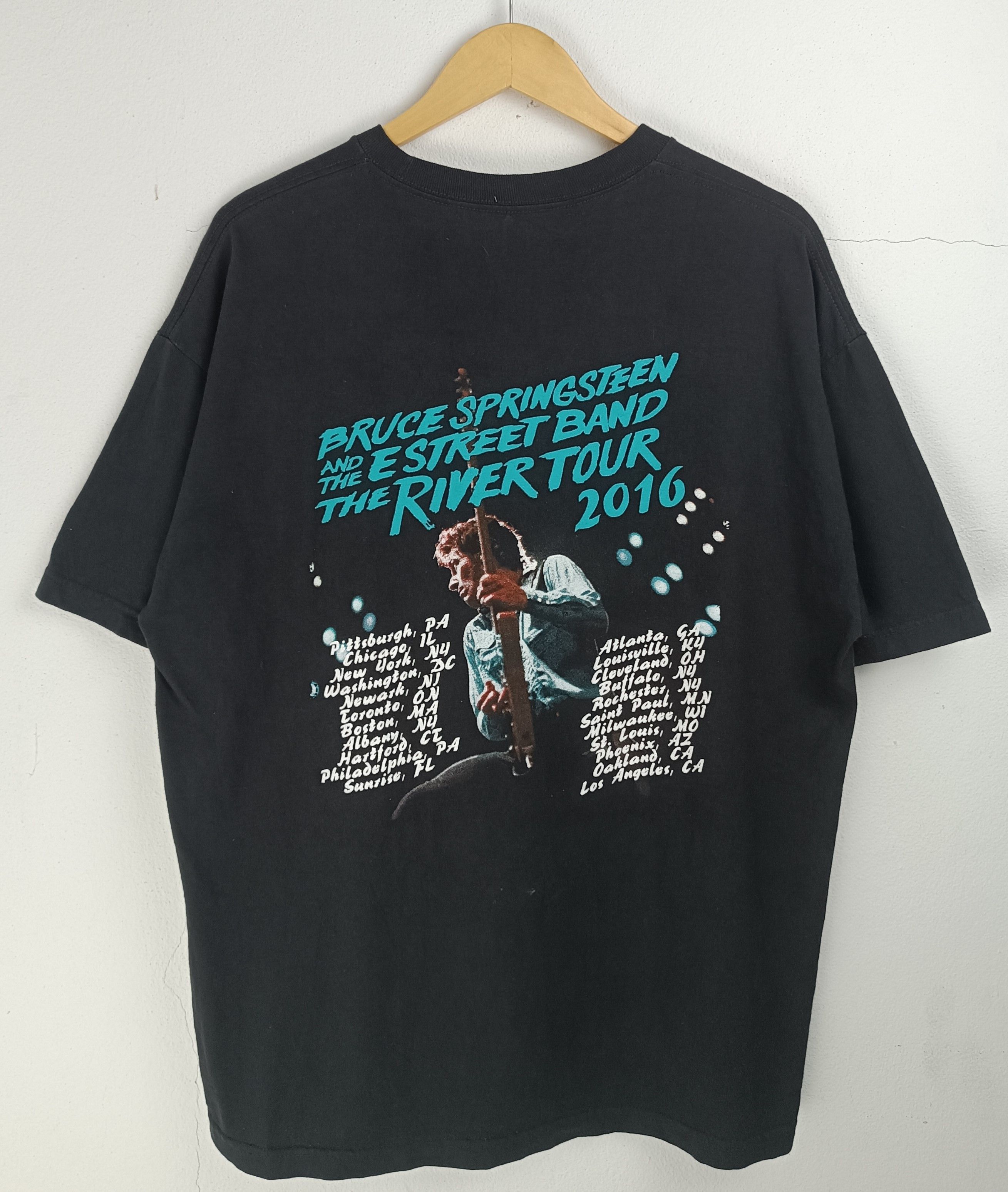 Vintage VINTAGE 2016 BRUCE SPRINGSTEEN E STREET BAND TOUR TEE Size US L / EU 52-54 / 3 - 4 Thumbnail