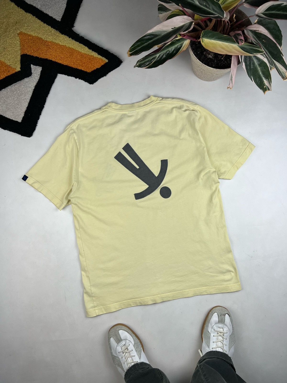 Vintage Unknown Brand T-Shirt Vintage Y2K USA twolegs designer Size US M / EU 48-50 / 2 - 4 Thumbnail