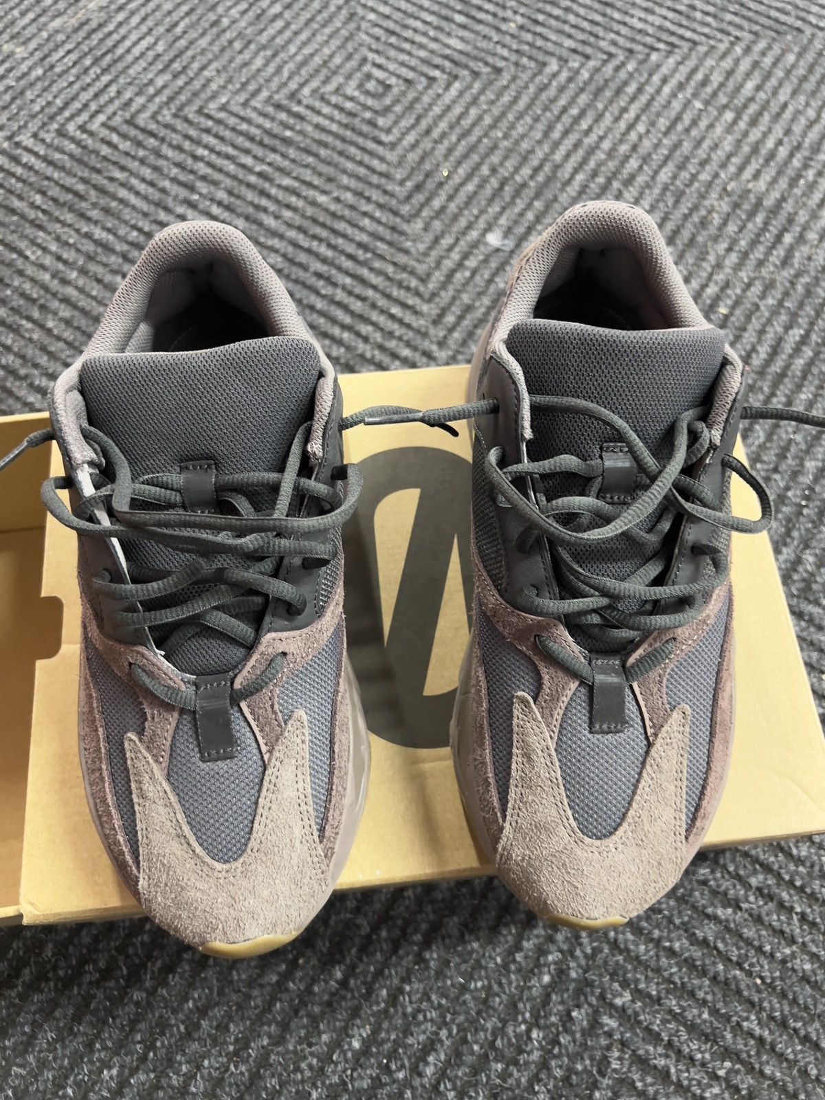 Adidas Adidas Yeezy 700 “Mauve” Size US 9 / EU 42 - 3 Thumbnail
