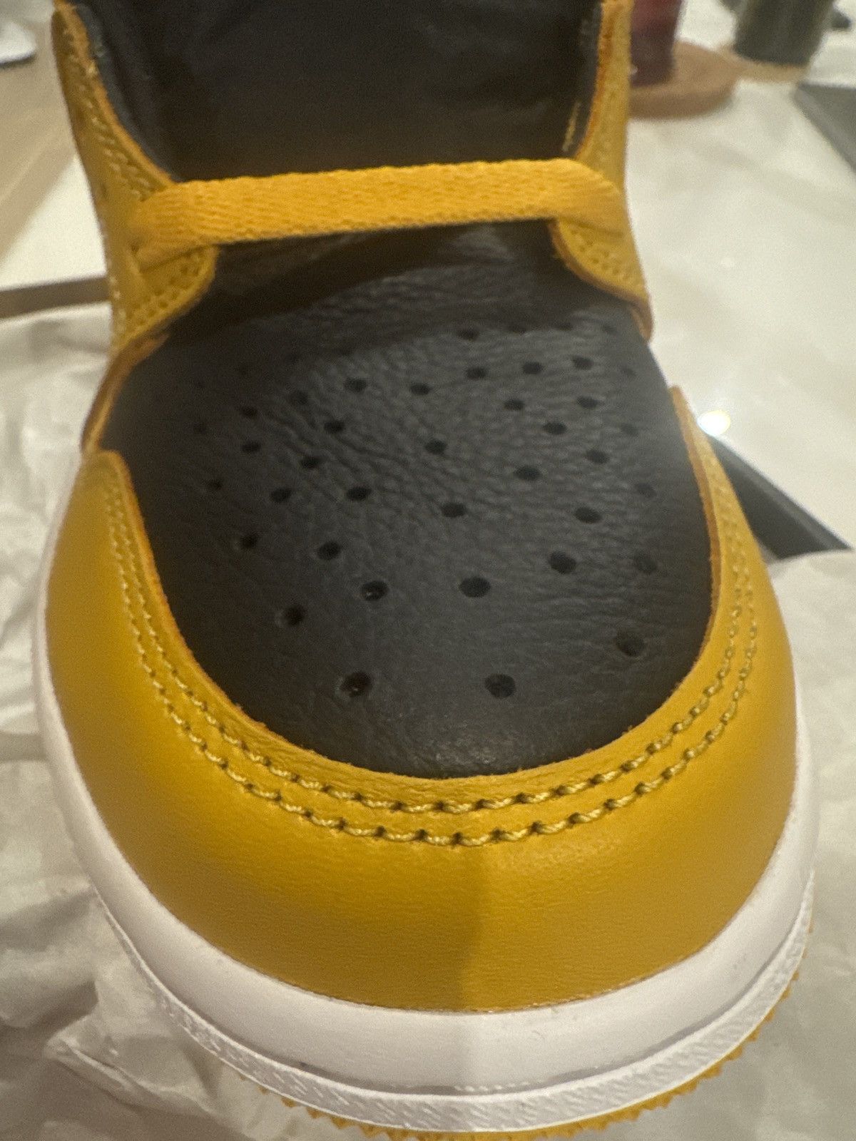 Jordan Brand × Nike Air Jordan 1 Retro High OG Size US 9.5 / EU 42-43 - 4 Thumbnail