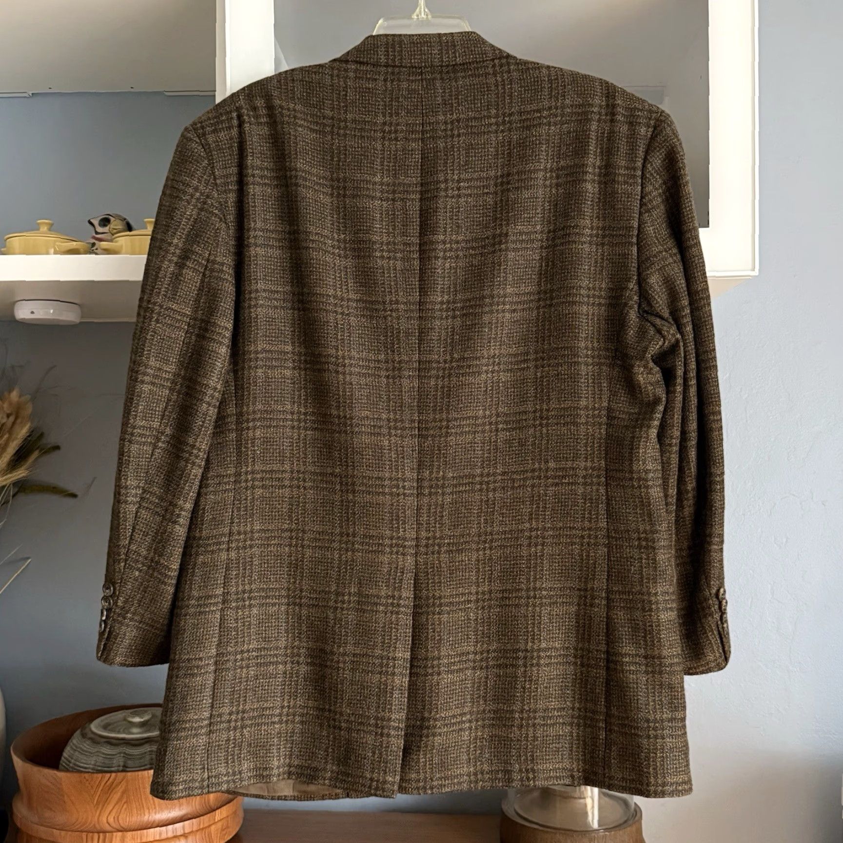 Jos. A. Bank VINTAGE Jos A Bank Sport Coat Jacket Brown Check Plaid Lambswool Cashmere 44R Two-Button Notch Lapel Single-Vented Classic Men Size US S / EU 44-46 / 1 - 3 Thumbnail