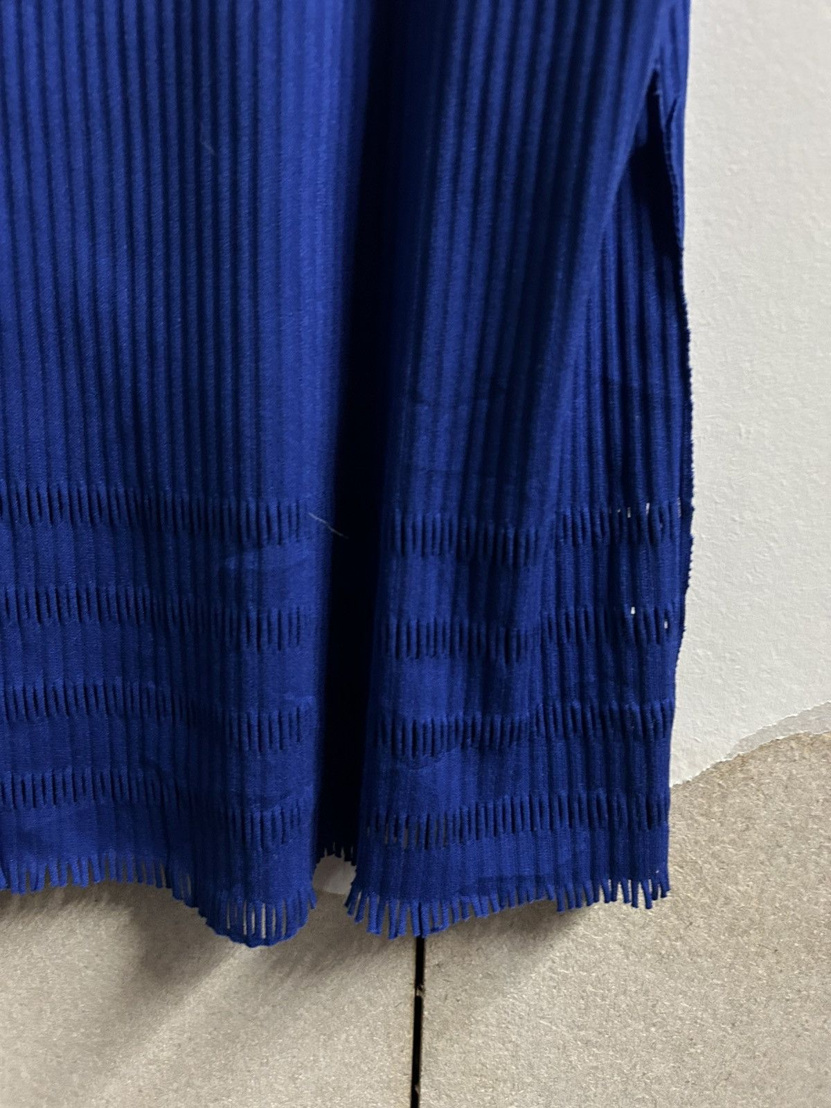 Pleats Please Issey Miyake S/S2020 A-POC Cobalt Blue Sleeveless Top Size M / US 6-8 / IT 42-44 - 10 Thumbnail