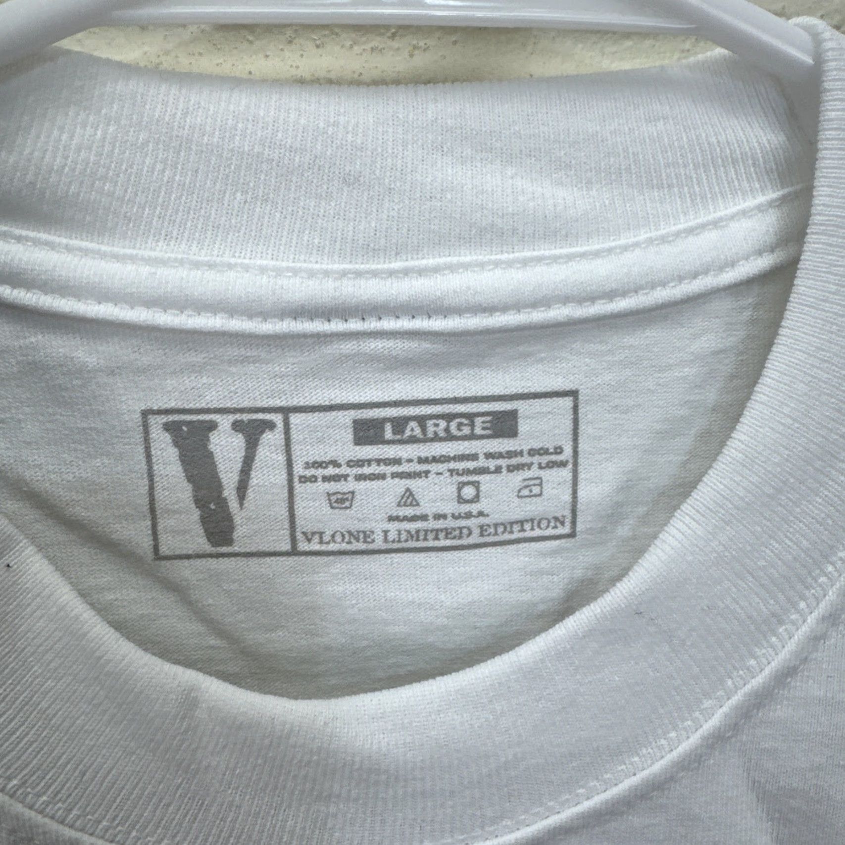 VLONE T-Shirt WHITE Blue Red Flame Skull Limited Edition L Unisex Adults Crew Neck Short Sleeve Graphic Print Cotton Regular Fit Vintage? No.