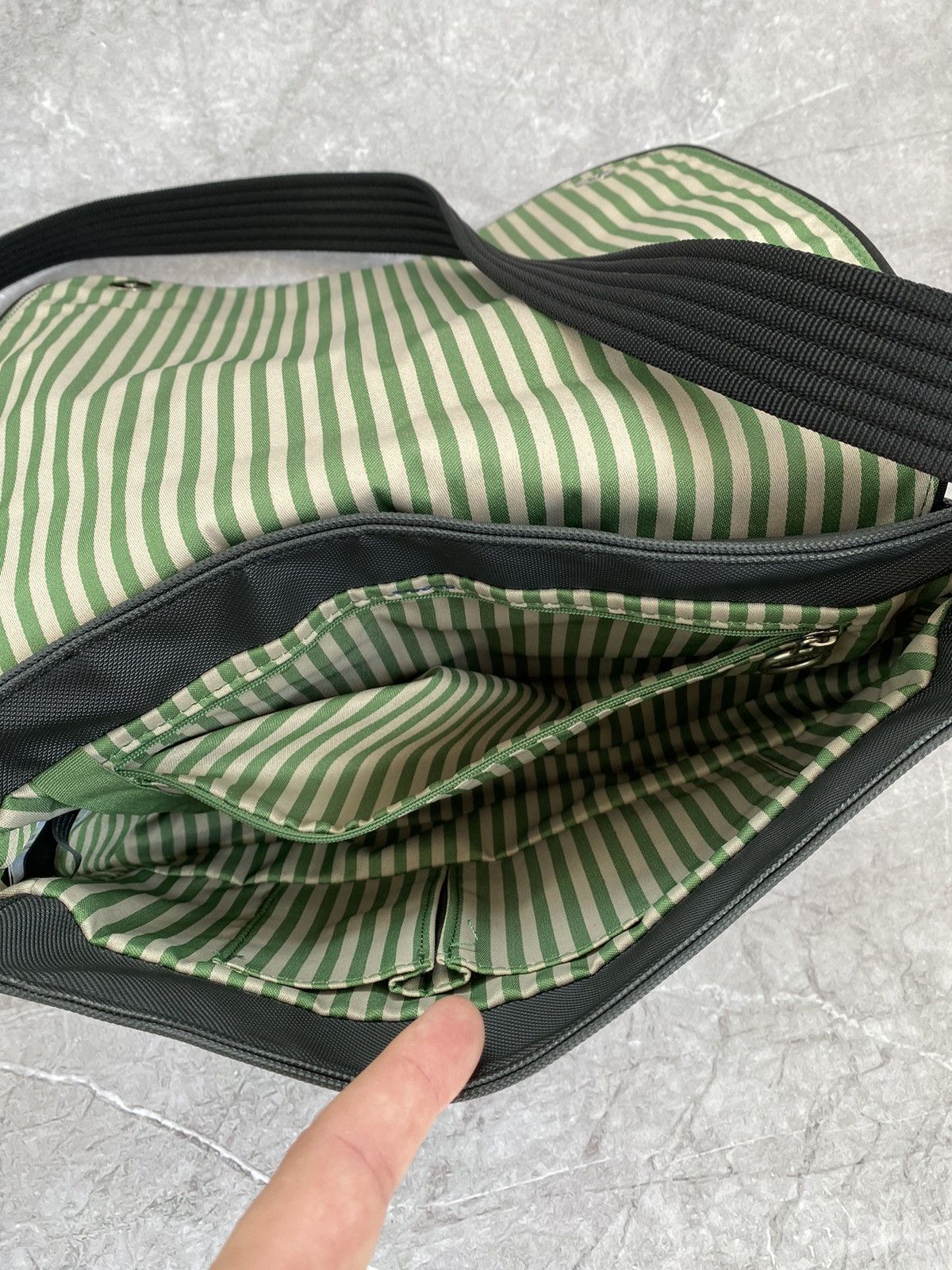 Lacoste Vintage Y2K Lacoste Crossbody Messenger Bag Adjustable Strap Size ONE SIZE - 11 Thumbnail