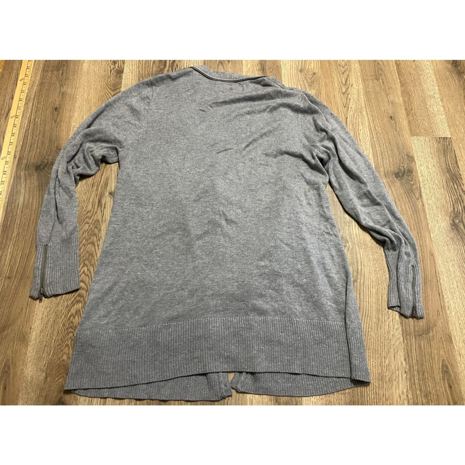 Apt. 9 **Women's Large Gray Apt. 9 Cardigan Sweater** User: Women's Large Gray Apt. 9 Cardigan Sweater Size L / US 10 / IT 46 - 2 Thumbnail