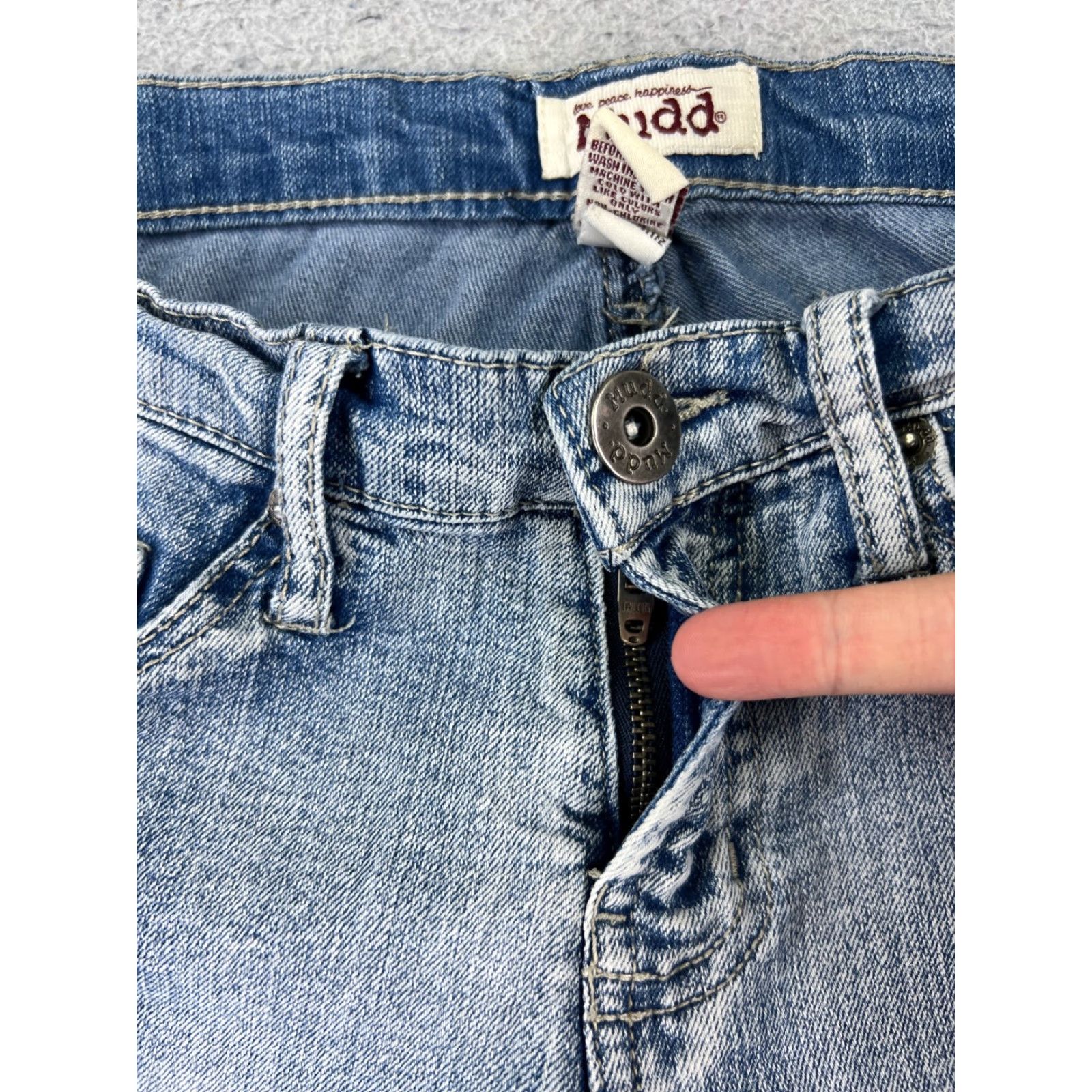 Denime Mudd Womens Blue Denim Cut-Off Shorts 28x4 Embroidered Floral 9 Distressed Cotton Casual Update Size 30" / US 8 / IT 44 - 6 Thumbnail