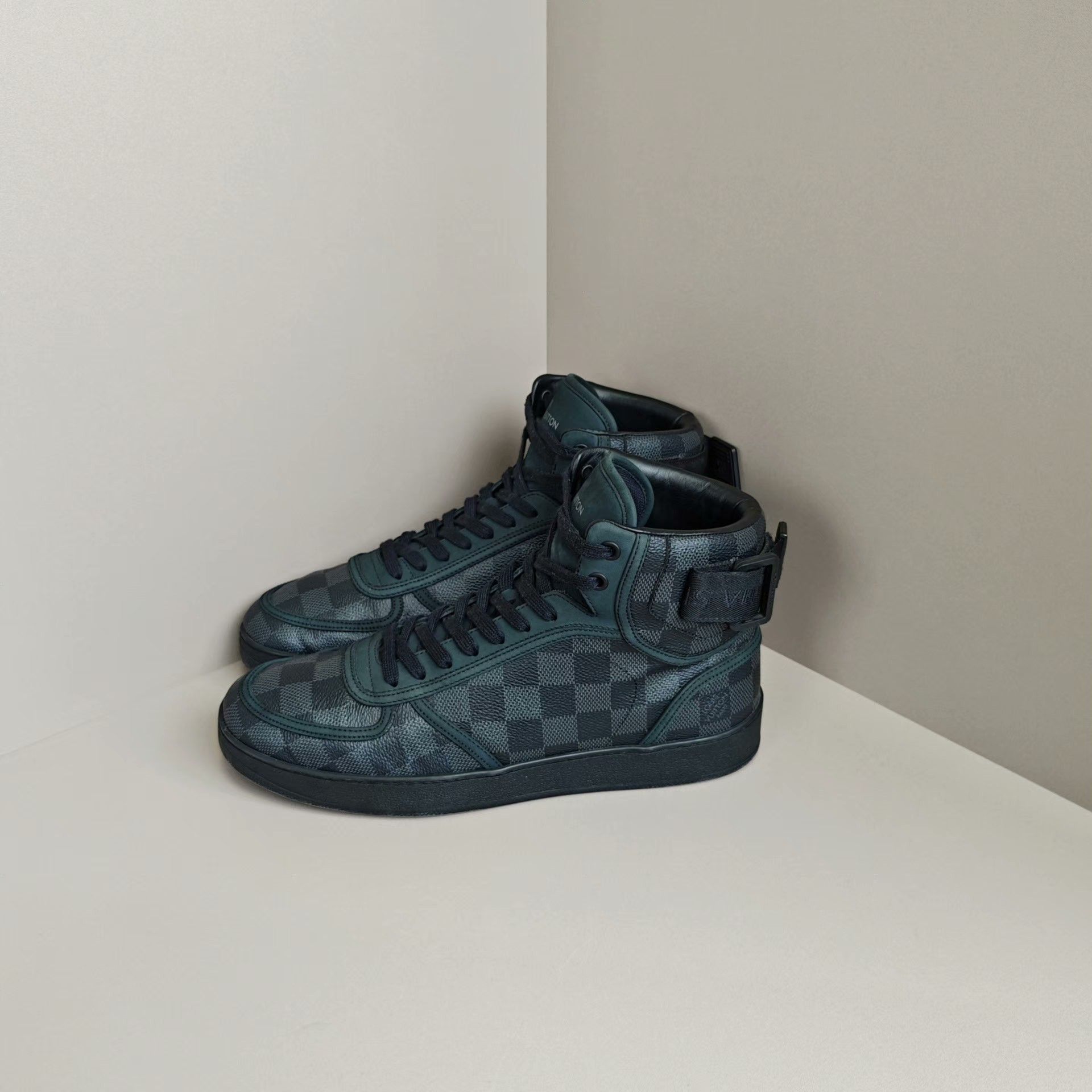 Louis Vuitton Louis Vuitton Checkered Gray Hitop Sneakers 6 Men Size US 6 / EU 39 - 1 Thumbnail