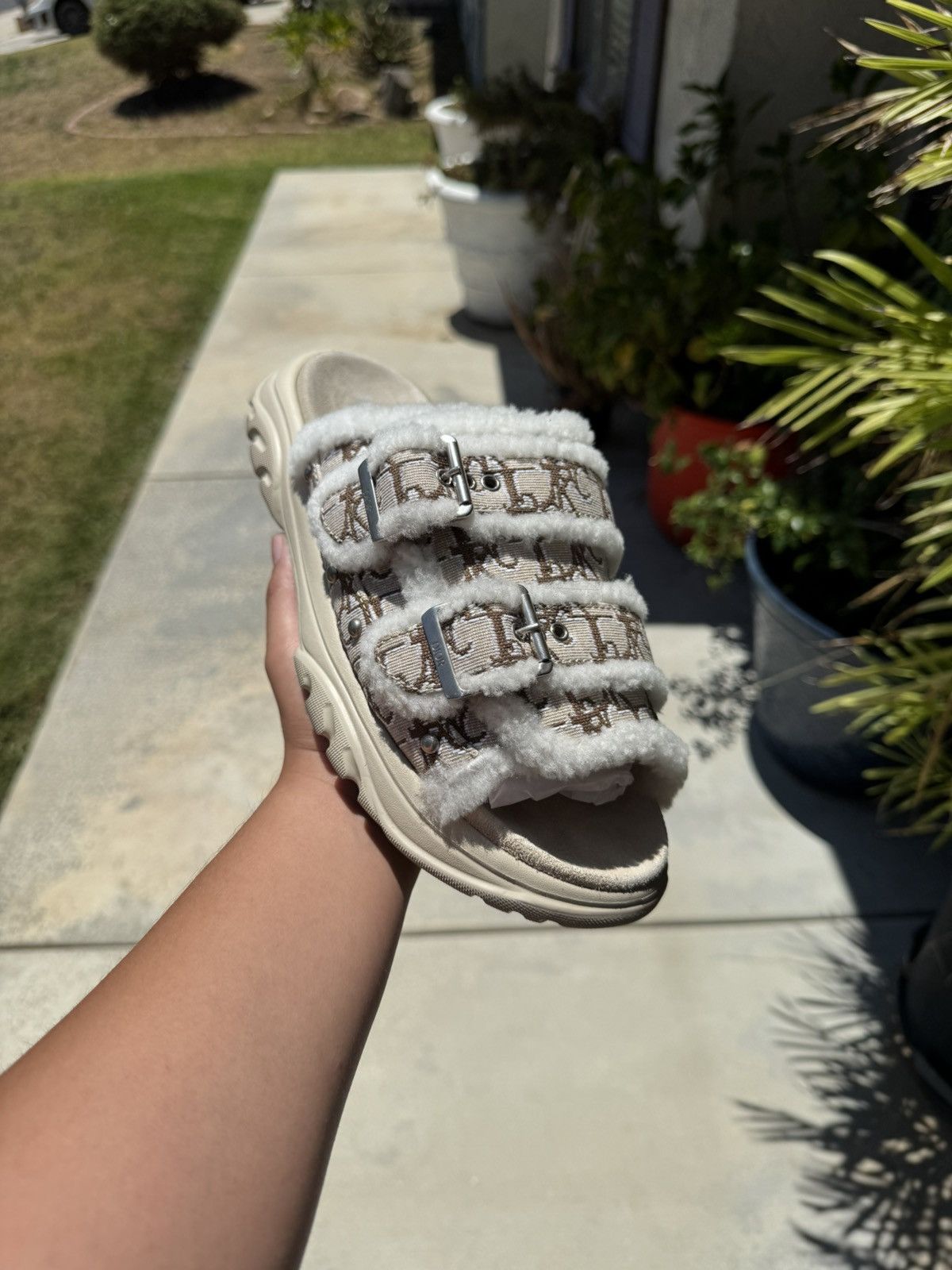 Dior × Travis Scott Dior x Cactus Jack H-Town Sandal Cream Dior Oblique size 42 Size US 9 / EU 42 - 1 Thumbnail