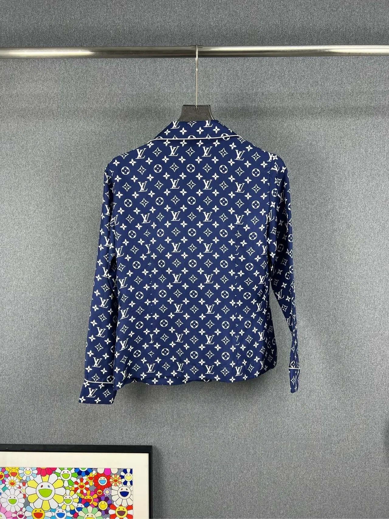 Louis Vuitton Louis Vuitton LV Monogram Silk Shirt Jacket. Size XS / US 0-2 / IT 36-38 - 2 Thumbnail