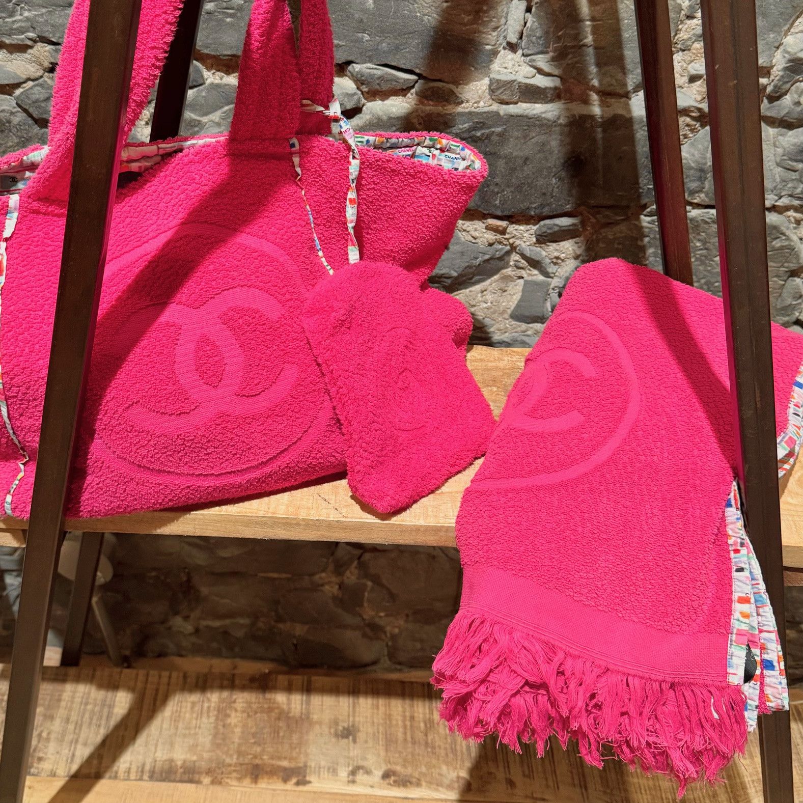 Chanel Chanel 2019 Pink Terry Cloth CC Beach Bag With Pouch & Towel Size ONE SIZE - 6 Thumbnail