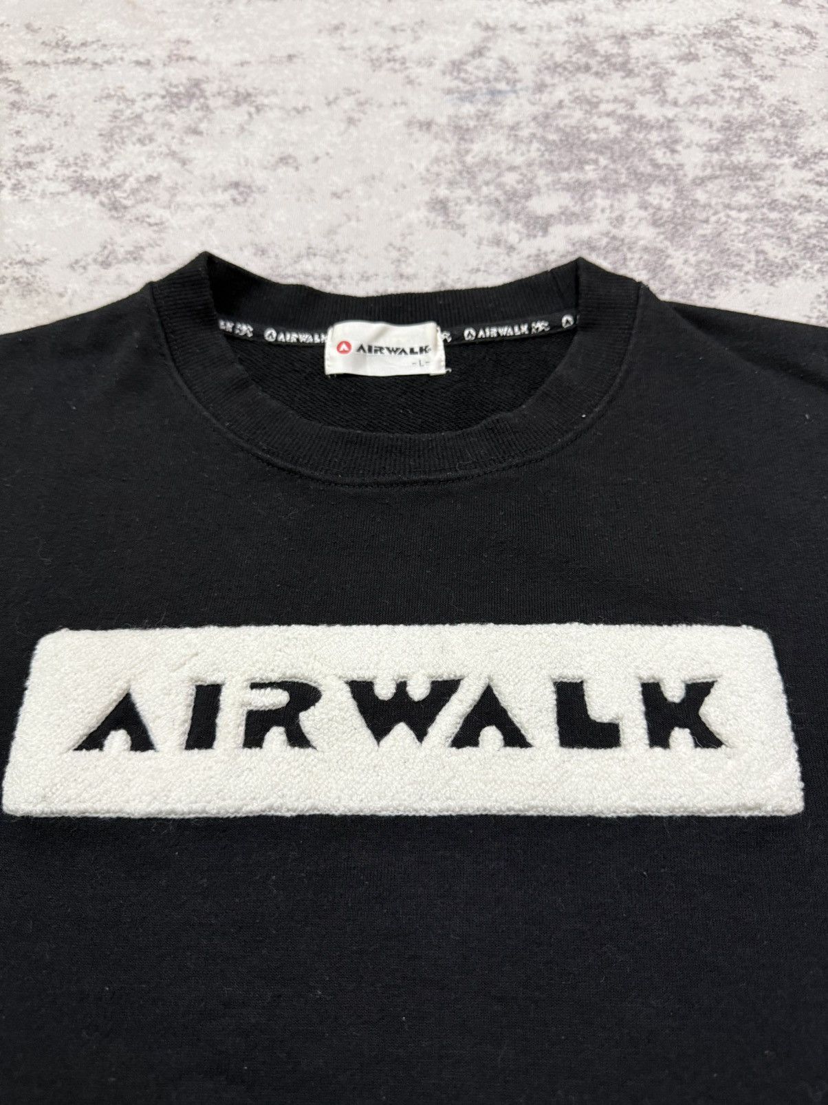 Airwalk Vintage Airwalk Velvet Logo Chekered Sleeve Graphic Sweat Size US M / EU 48-50 / 2 - 4 Thumbnail