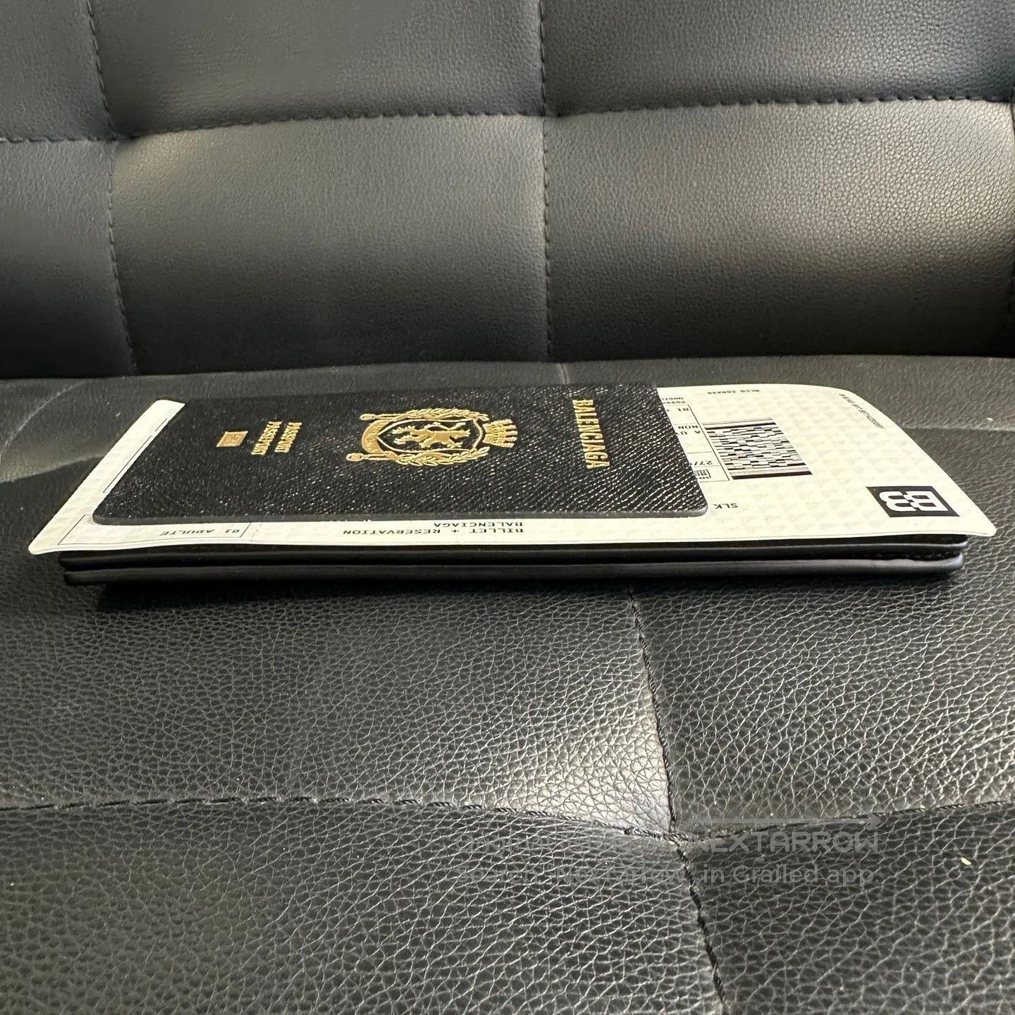 Balenciaga Balenciaga Passport Logo Leather Wallet. Size ONE SIZE - 4 Thumbnail