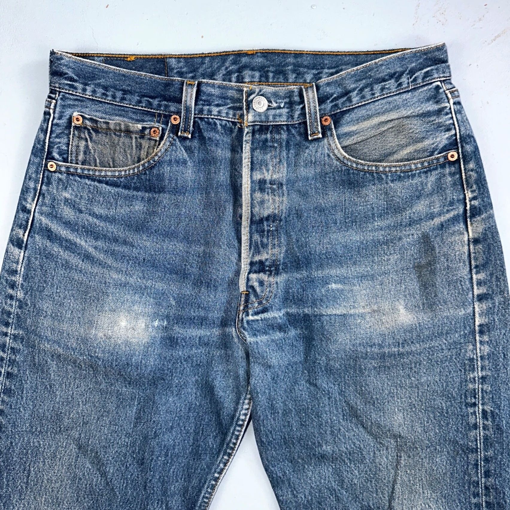 Levi's VINTAGE Levi's 501 Jeans Men Medium Wash 90s USA Straight Leg Cotton Denim 34x34 Size US 34 / EU 50 - 2 Thumbnail