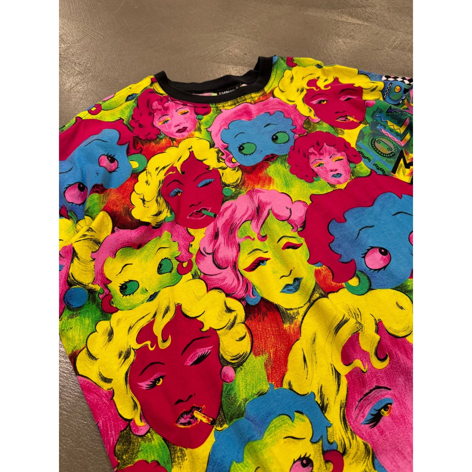 Versace 1991 Versace jeans Couture "Betty Boop and Marilyn Monroe" Size US XL / EU 56 / 4 - 3 Thumbnail