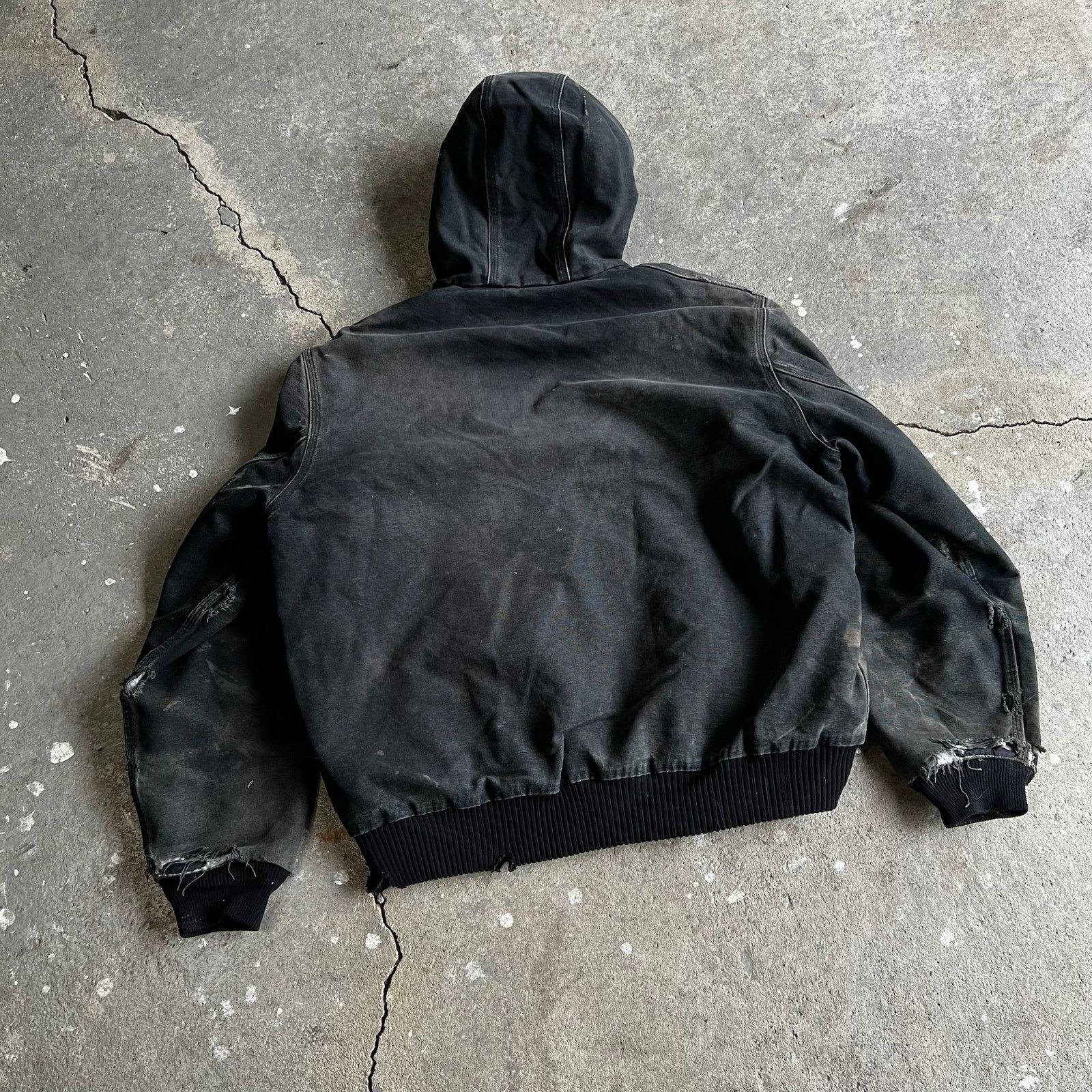 Carhartt × Vintage Carhartt J130 BLK black faded hooded work wear jacket Size US M / EU 48-50 / 2 - 5 Thumbnail