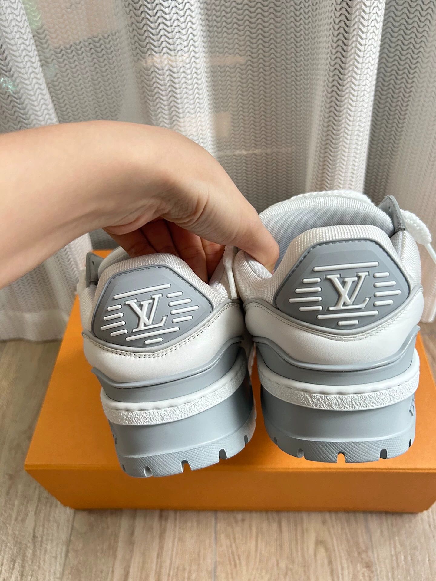 Louis Vuitton Louis Vuitton Trainer Gray White 35.5 Size US 5 / IT 35 - 3 Thumbnail