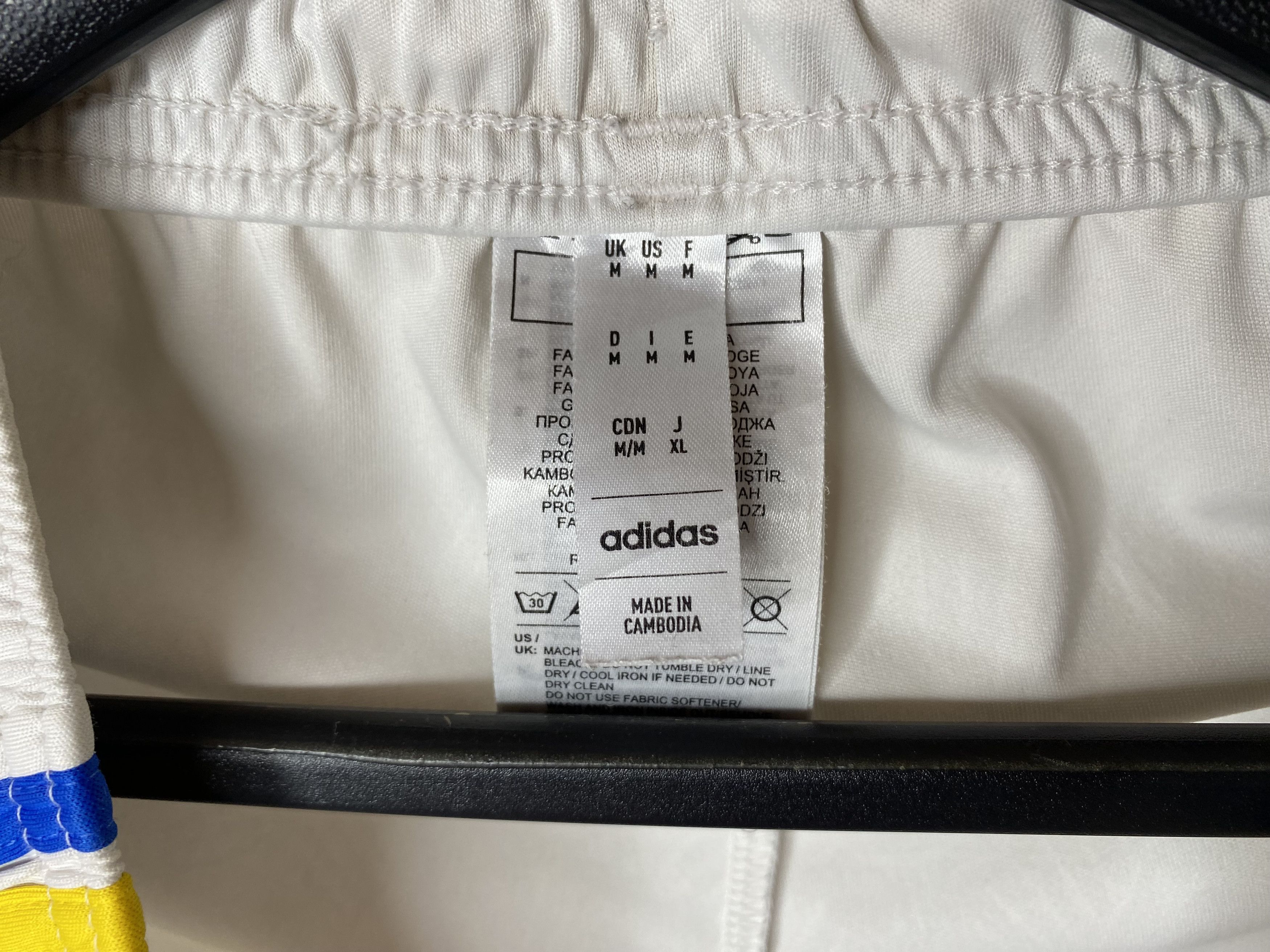 Adidas LEEDS UNITED 2023 2024 HOME FOOTBALL SOCCER SHORTS ADIDAS Size US 32 / EU 48 - 5 Thumbnail