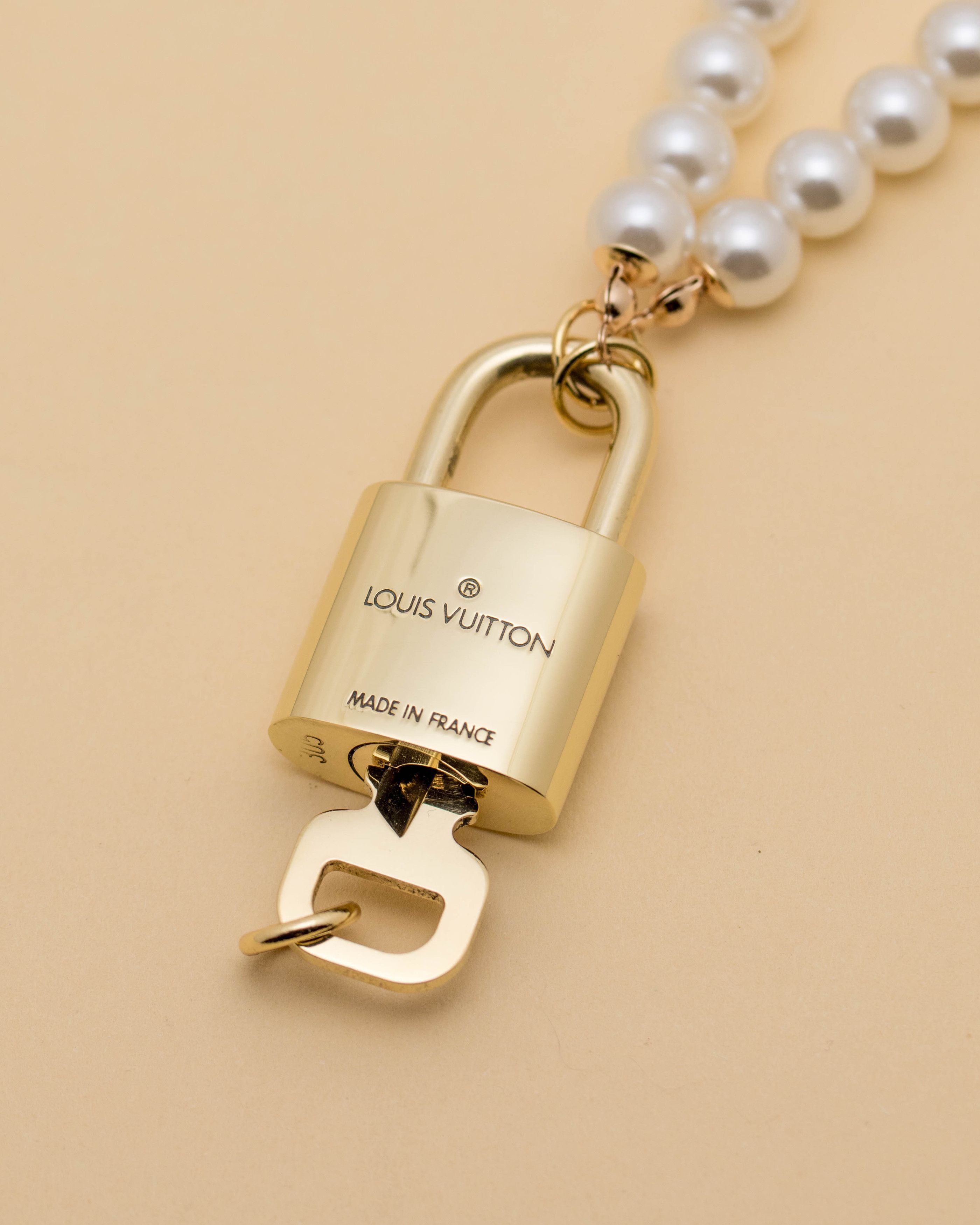 Louis Vuitton LV lock with chain and bracelet Size ONE SIZE - 2 Thumbnail