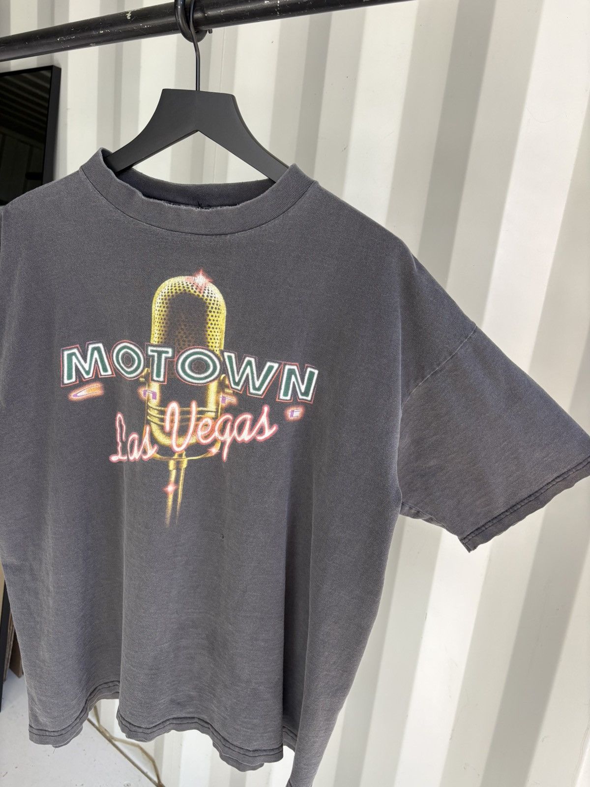 Vintage Vintage Motown Las Vegas Shirt Faded Distressed Grunge Band Size US XXL / EU 58 / 5 - 2 Thumbnail