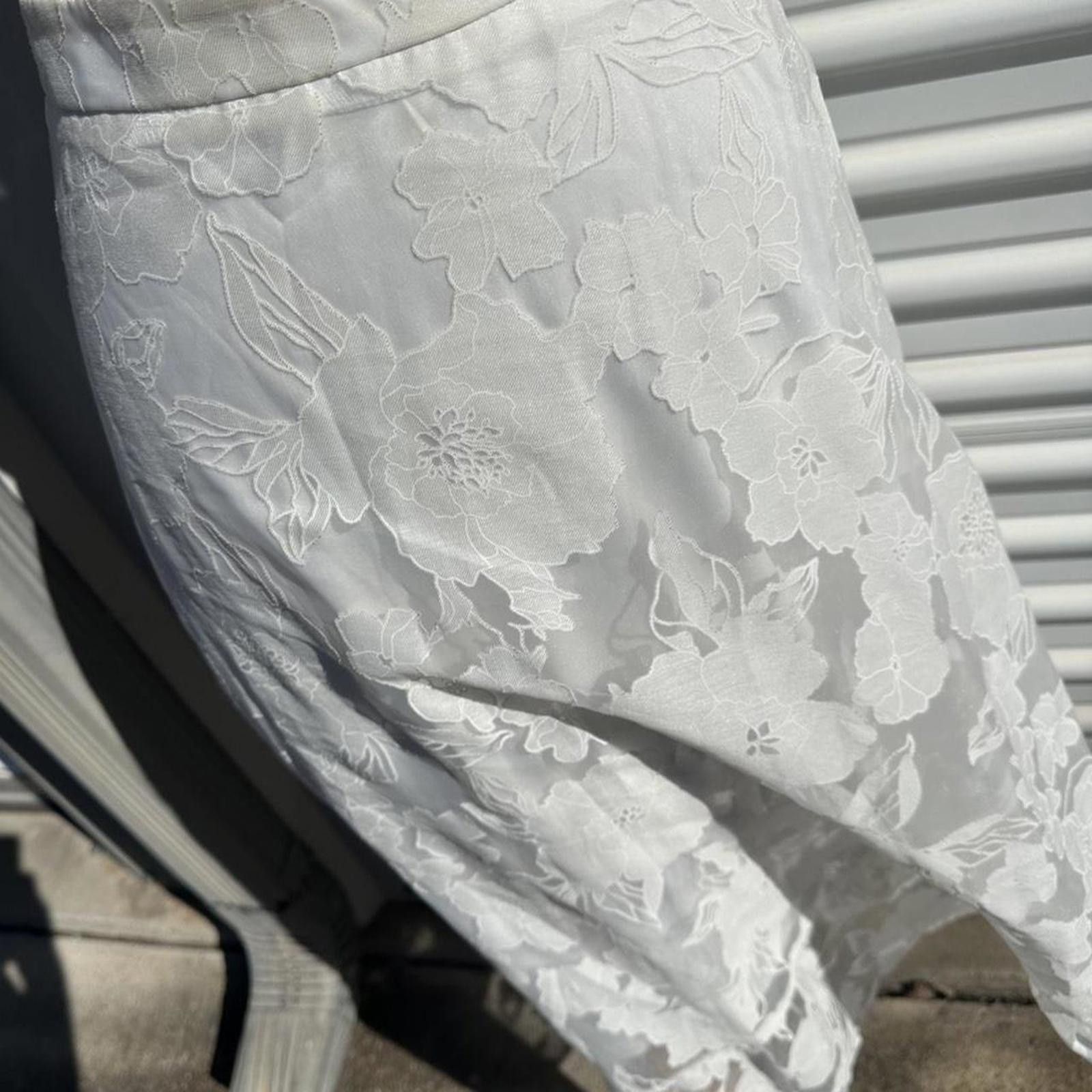 Lululemon White lace midi skirt#cottagecore lulus Size 28" / US 6 / IT 42 - 4 Thumbnail