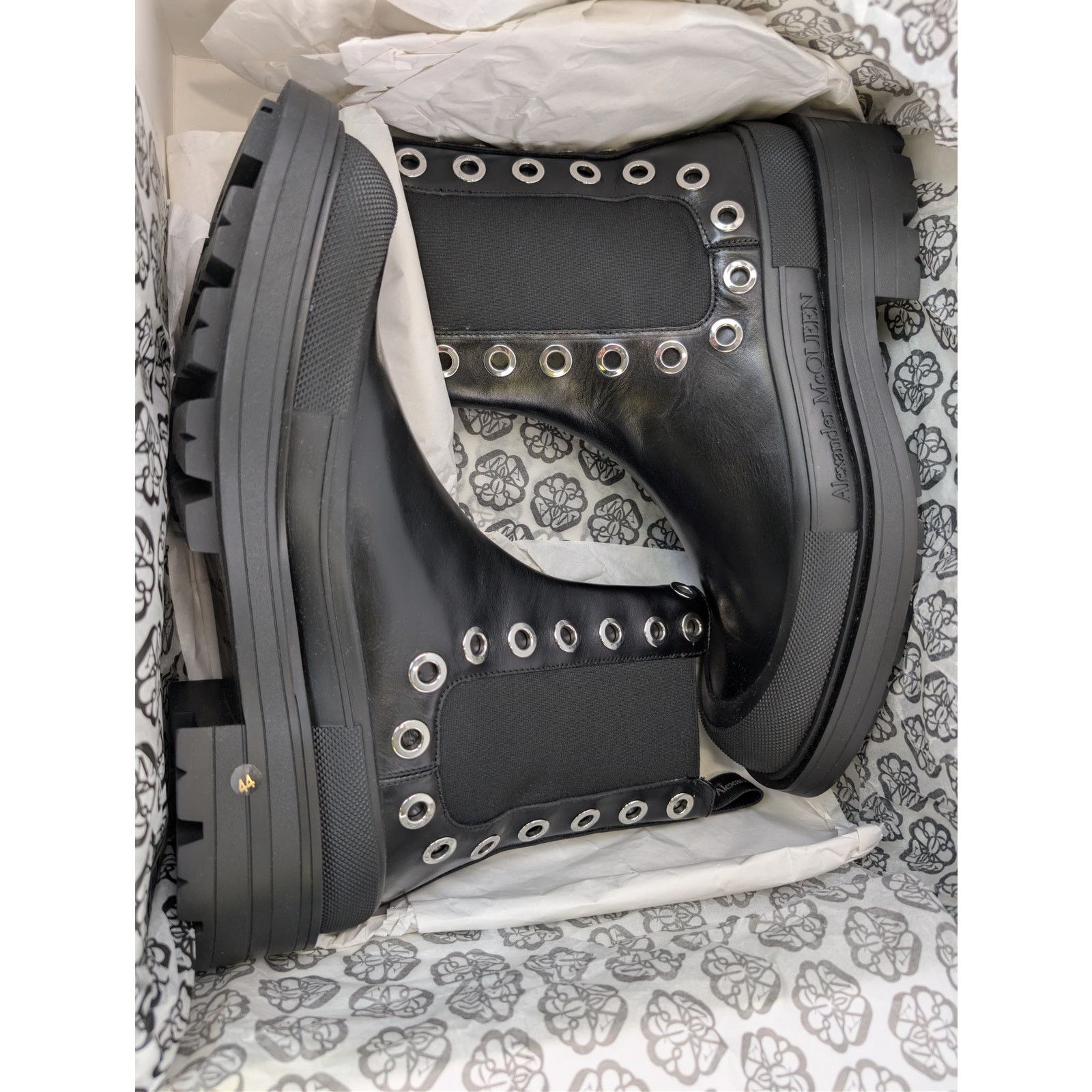 Alexander McQueen o1rshd1 Hardware Shoe Chelsea Boots in Black/Silver Size US 11 / EU 44 - 21 Thumbnail