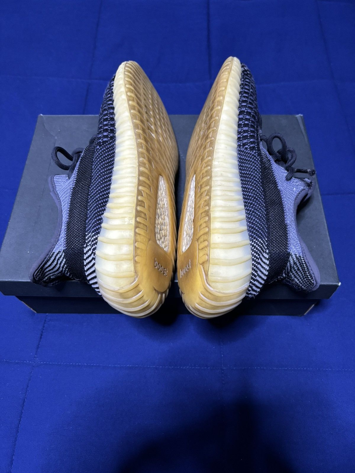 Adidas Adidas Yeezy Boost 350 V2 Carbon 2020 Size 10.5 Size US 10.5 / EU 43-44 - 2 Thumbnail
