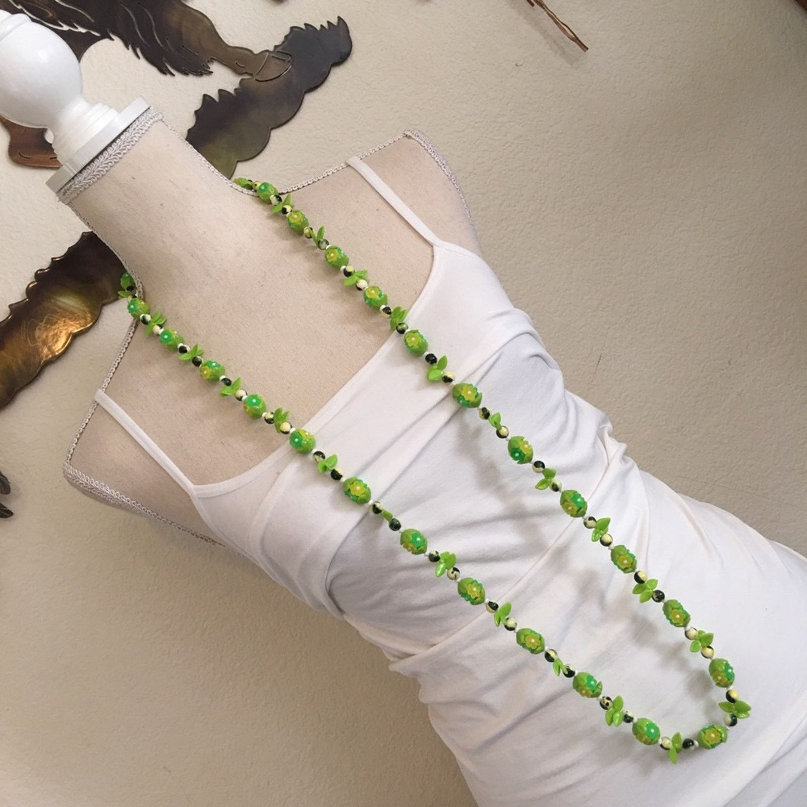 Vintage Vintage 60s green floral plastic bead necklace Size ONE SIZE - 4 Thumbnail