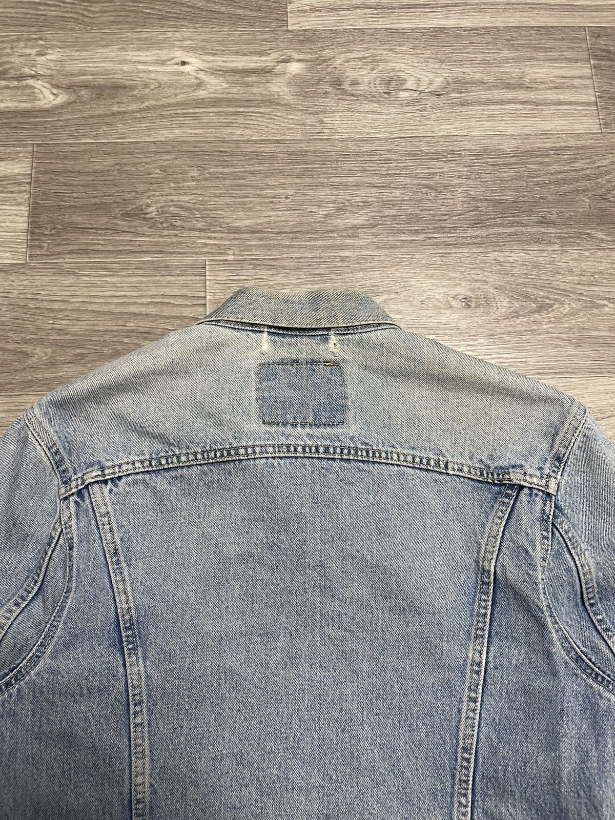 Levi's Vintage Clothing Vintage 92s Levis Blue Distressed Denim Jacket Made In Italy Size US S / EU 44-46 / 1 - 21 Thumbnail