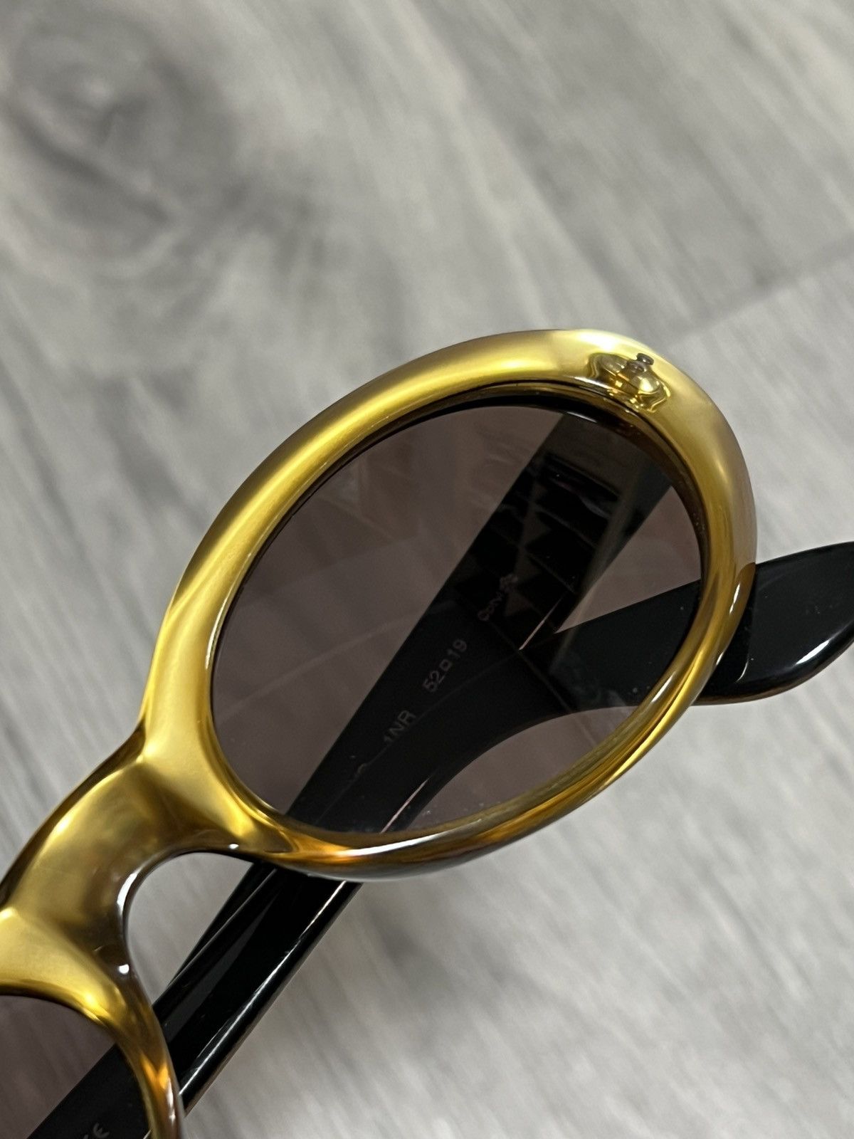 Vintage Gucci Vintage gold sunglasses with black inner temples Size ONE SIZE - 21 Thumbnail