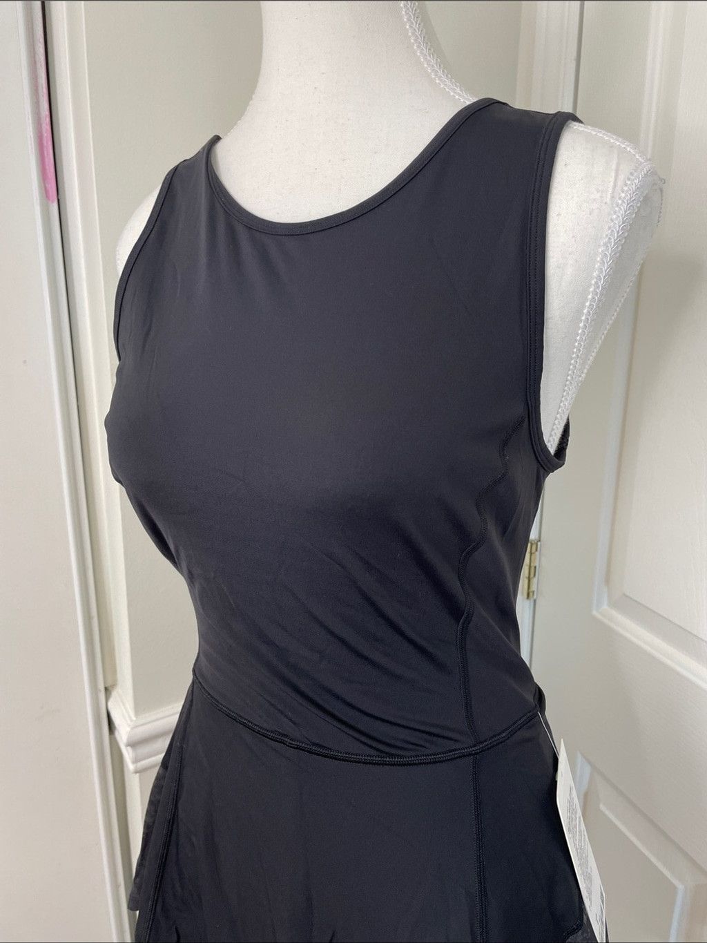 Lululemon NWT Lululemon Serene Stride Dress Black 6 Size M / US 6-8 / IT 42-44 - 4 Thumbnail