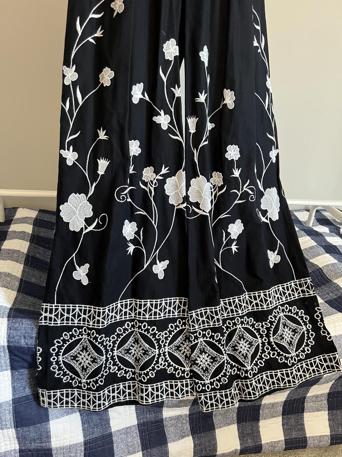 Other Karen Millen Floral Embroidered Woven Black/White Jumpsuit Size 32" / US 10 / IT 46 - 7 Thumbnail