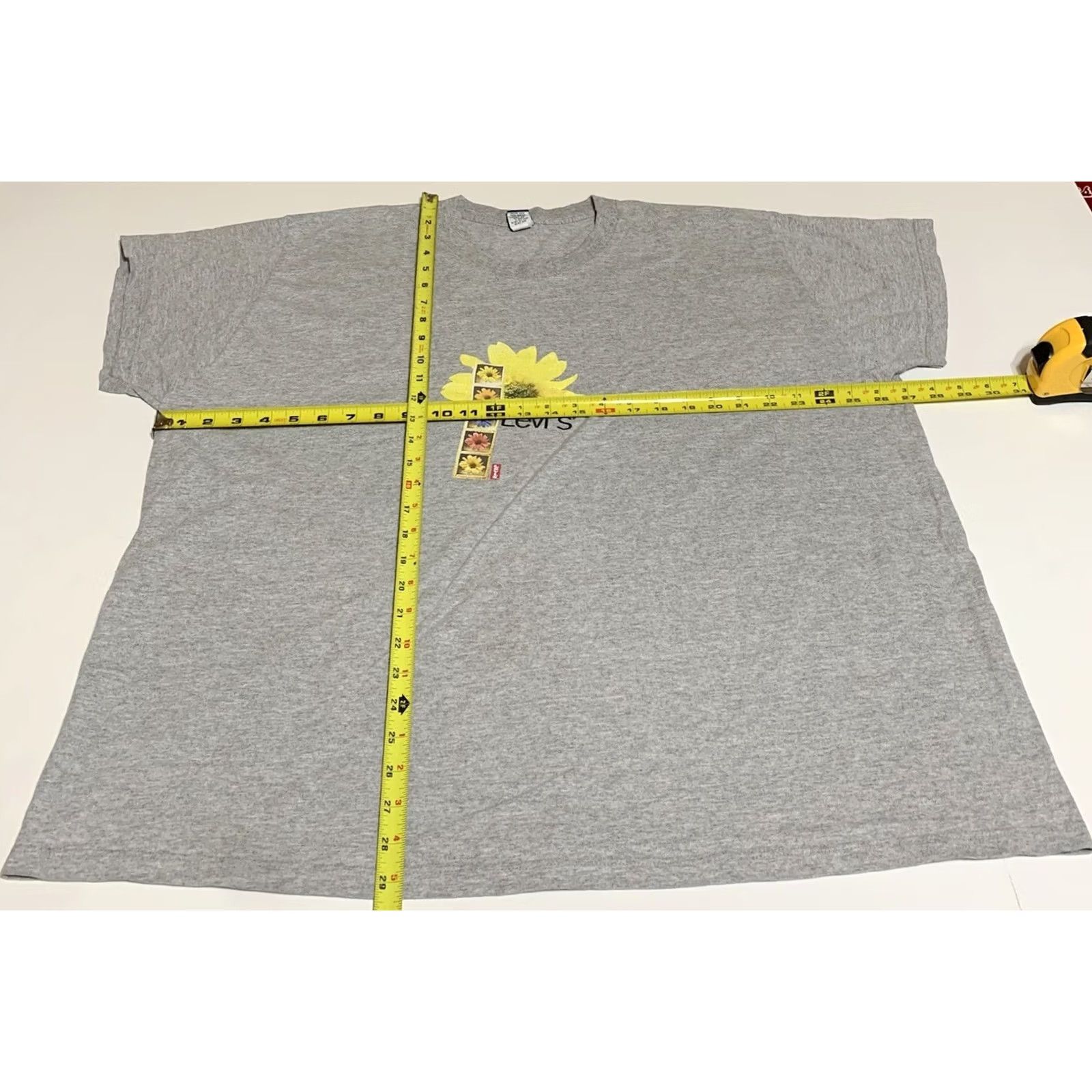 Vintage VINTAGE Levis T Shirt Women’s 3X Gray Sunflowers USA Made Short Sleeve Crew Neck Casual Size XXL / US 16-18 / IT 52-54 - 4 Thumbnail