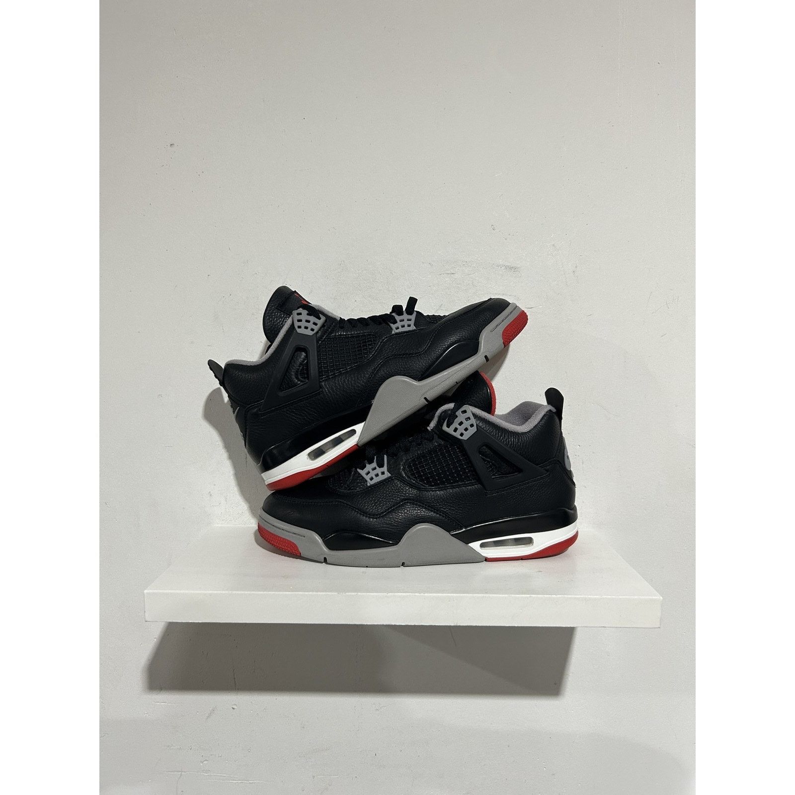 Nike JORDAN 4 RETRO BRED REIMAGINED SIZE 10.5 PREOWNED Size US 10.5 / EU 43-44 - 1 Thumbnail