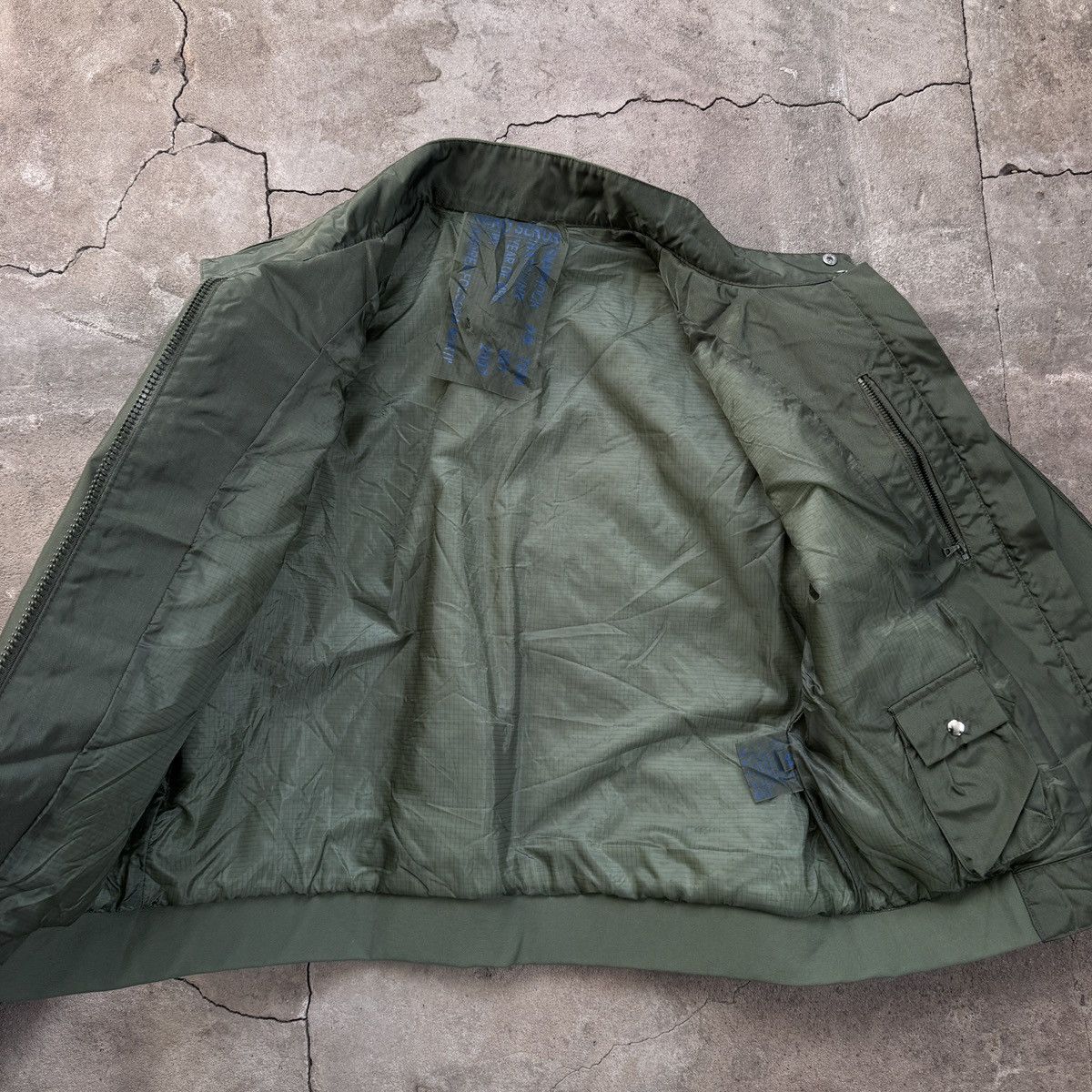 Vintage Vintage Military Nylon Bomber Jacket Size US L / EU 52-54 / 3 - 8 Thumbnail